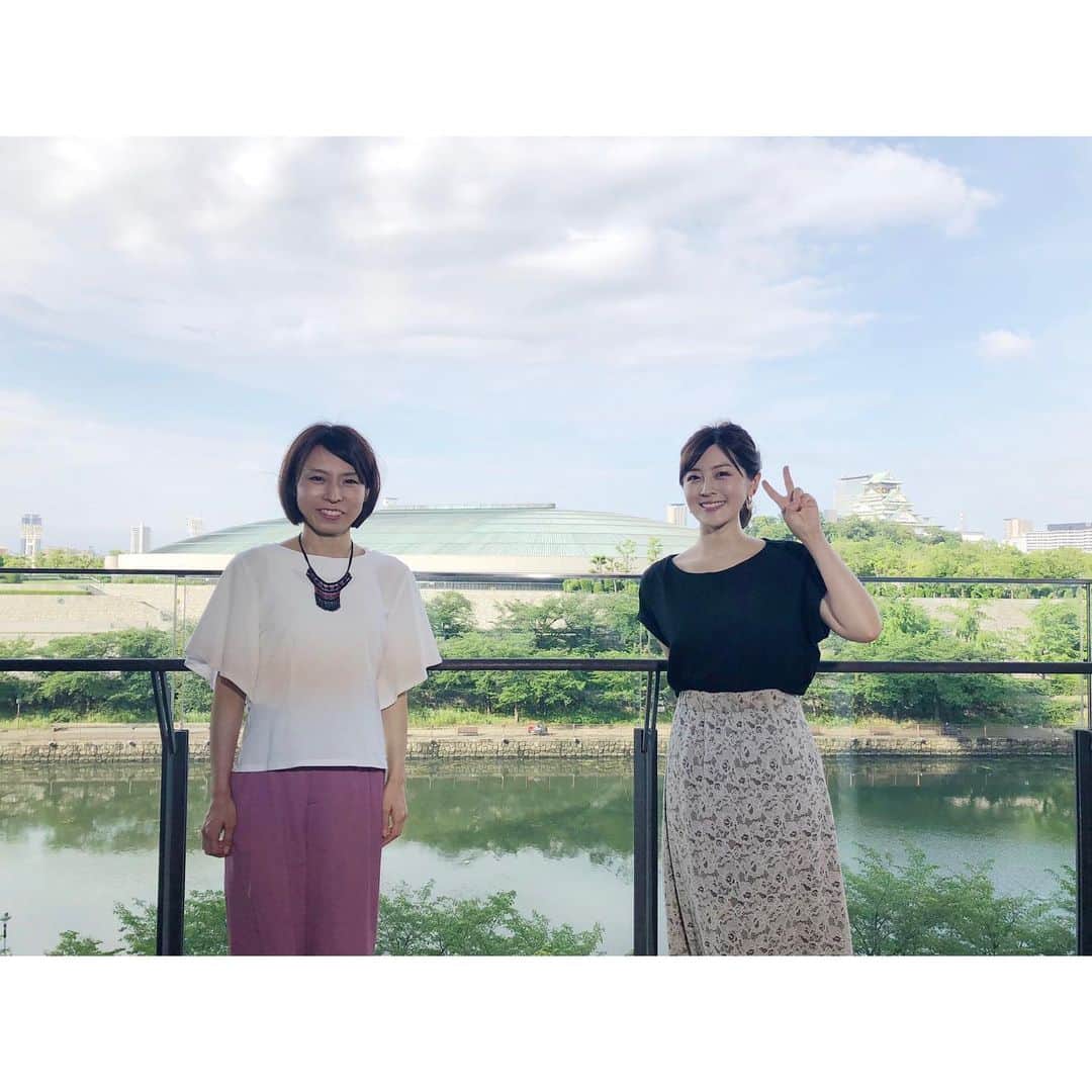 中村秀香のインスタグラム：「今朝は #すまたん お天気担当でした！ ありがとうございました✨ .  大阪は久しぶりの晴れ間！気分も上がります！今日の日差しを有効に活用しましょう😊☀️ .  #丸田絵理子 さん #中村秀香」