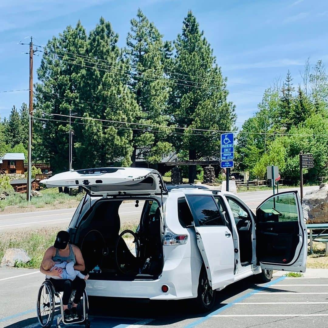 アラナ・ニコルズさんのインスタグラム写真 - (アラナ・ニコルズInstagram)「Hey @teamtoyota would you have ever thought that the #toyotasienna would be so perfect for a wheelchair user?! . . This vehicle gives me so much freedom. I easily transported myself, my wheelchair, a hand cycle and my baby to an epic little Sunday bike ride spot independently. @roytuscany helped like the gentleman that he is but without this #swaggerwagon and all the room I have, there’s no way I would have been able to get out into the mountains for a beautiful ride along the river... and for that, I’m grateful! . . #sundayfunday #gratitude #breastfeedingintheshade #startyourimpossible #teamtoyota @toyotausa」6月15日 8時02分 - alanathejane