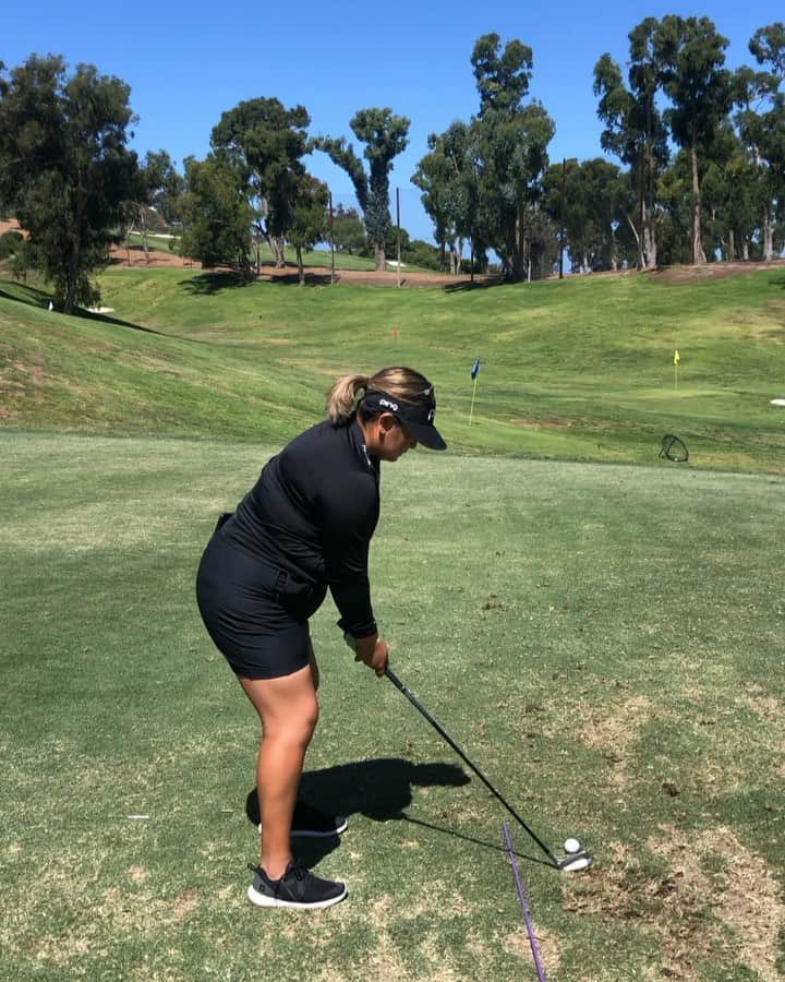 リセット・サラスのインスタグラム：「Sunday Morning 🖤🏌🏽‍♀️@gorms9」