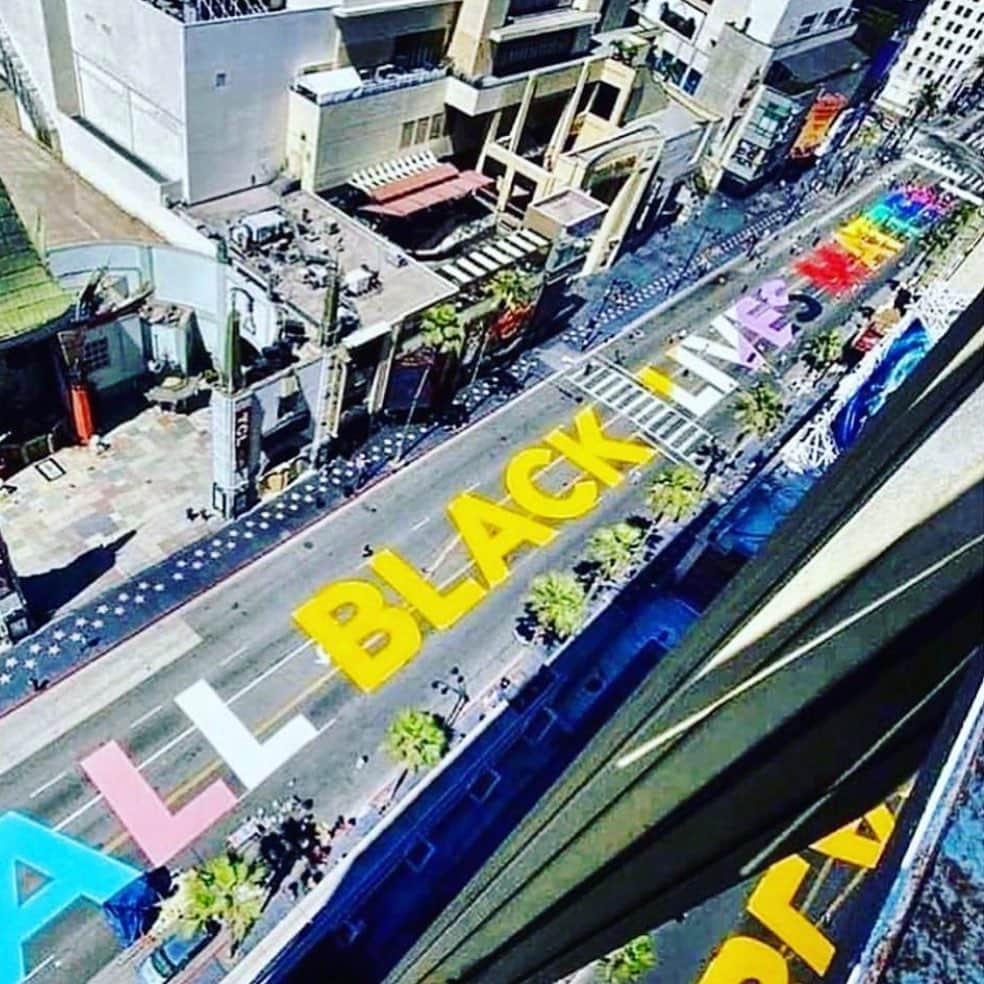 エマニュエル・シュリーキーさんのインスタグラム写真 - (エマニュエル・シュリーキーInstagram)「#happypride lovers!!!!!! #pride🌈 #allblacklivesmatter #equality⭐️❤️⭐️❤️⭐️❤️⭐️❤️⭐️❤️」6月15日 8時49分 - echriqui