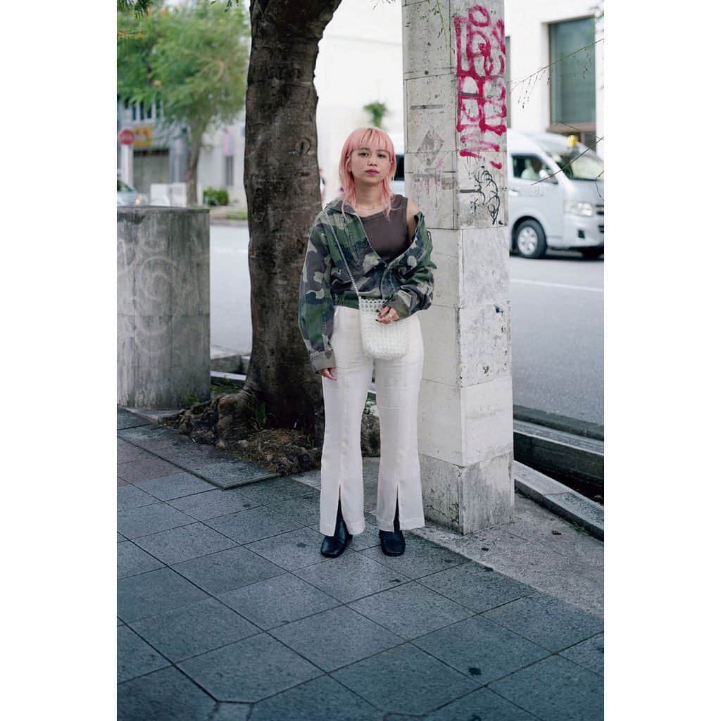 The Fashion Postさんのインスタグラム写真 - (The Fashion PostInstagram)「#TFPReccomends art exhibition﻿ ﻿ 📌「写真とファッション 90年代以降の関係性を探る」﻿ at #東京都写真美術館﻿ 6月2日(火)〜7月19日(日)﻿ ﻿ 「写真とファッション」をテーマに、1990年代以降の写真とファッションの関係性を探る展覧会。長年にわたり文化誌『花椿』の編集者としてファッションやアートの世界を見つめてきた林央子を監修に迎え、Anders Edström (アンダース・エドストローム) や高橋恭司のほか、Elein Fleiss (エレン・フライス) ×前田征紀、PUGMENT (パグメント)、ホンマタカシ国内外のアーティストによる作品を通して「写真とファッション」の関係性を探る。﻿ ﻿ 1. アンダース・エドストローム 〈Martin Margiela spring/summer 94〉より 1993年 作家蔵 ©Anders Edström﻿ ﻿ 2. 髙橋恭司 《Tokyo Girl》〈The Mad Broom of Life〉より 1992年 作家蔵 ©Kyoji Takahashi, courtesy of nap gallery﻿ ﻿ 3. エレン・フライス 〈Landscapes〉より 2019年 作家蔵（参考図版） ©Elein Fleiss﻿ ﻿ 4.PUGMENT×ホンマタカシ〈Images〉より 2019年 作家蔵 ©PUGMENT／©Takashi Homma﻿ ﻿ #TFP #TheFashionPost #TOPMuseum #写真とファッション #AndersEdstrom #MartinMargiela #マルジェラ #KyojiTakahashi #髙橋恭司 #EleinFleiss #PUGMENT #TakashiHomma #ホンマタカシ」6月15日 18時17分 - tfpjp