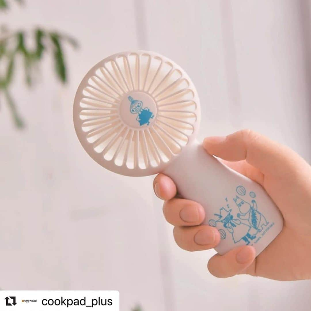 クックパッドニュースさんのインスタグラム写真 - (クックパッドニュースInstagram)「#Repost  @cookpad_plus with @make_repost ・・・ 【もうすぐ発売！】「cookpad plus 2020年夏号」. 6月27日（土）に雑誌cookpad plusが復刊します！. 特別付録は、ムーミンのハンディ扇風機。. 女性の手にもすっぽり収まるサイズで、. これからの暑い季節に活躍してくれること間違いなしです。. 特集は「夏の"殿堂入り"ベストレシピ」。. 夏の食材や人気キーワードに注目したレシピをお届けします。.お楽しみに！  #cookpadplus #クックパッドプラス #クックパッド #ムーミン #moomin #付録 #ハンディ扇風機」6月15日 18時26分 - cookpad_news