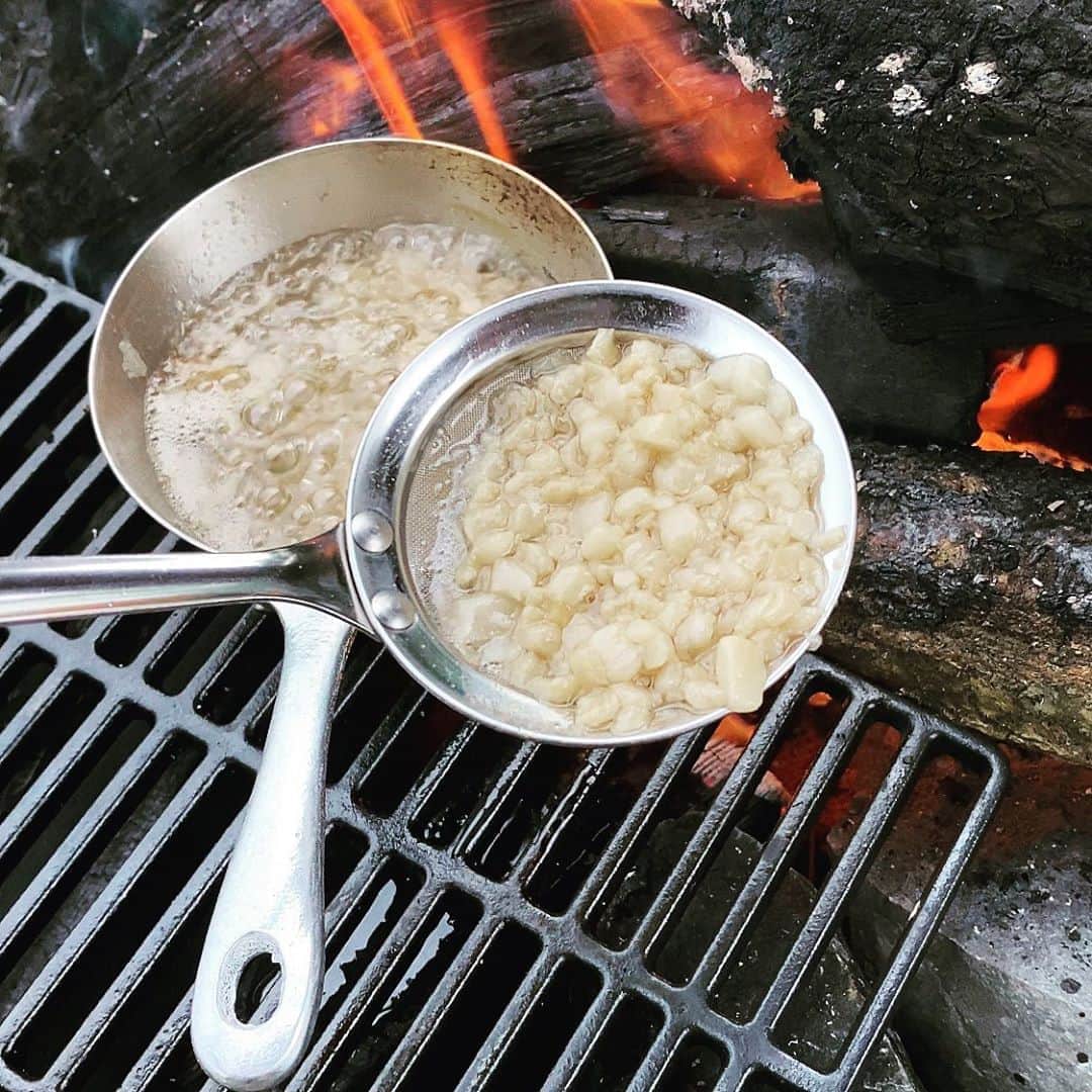 スーパーナブラのインスタグラム：「． ． キャンプしてきました😊 ． ゆるキャン 女子ソロキャン おしゃれっぽくアヒージョ✨ って風な体裁を整えて 実は背脂ダイス🐖 ． #山#登山#コーデ#ソロキャン #女子キャンプ#山ガール #風景#海#温泉#旅館#ホテル#和食 #グルメ#露天風呂#GW#車中泊 #景色#釣り#ブラックバス#マグロ #発見#おでかけ#女子旅#ツーリング#魚 #自然#釣り#釣りガール#YouTube#旅」