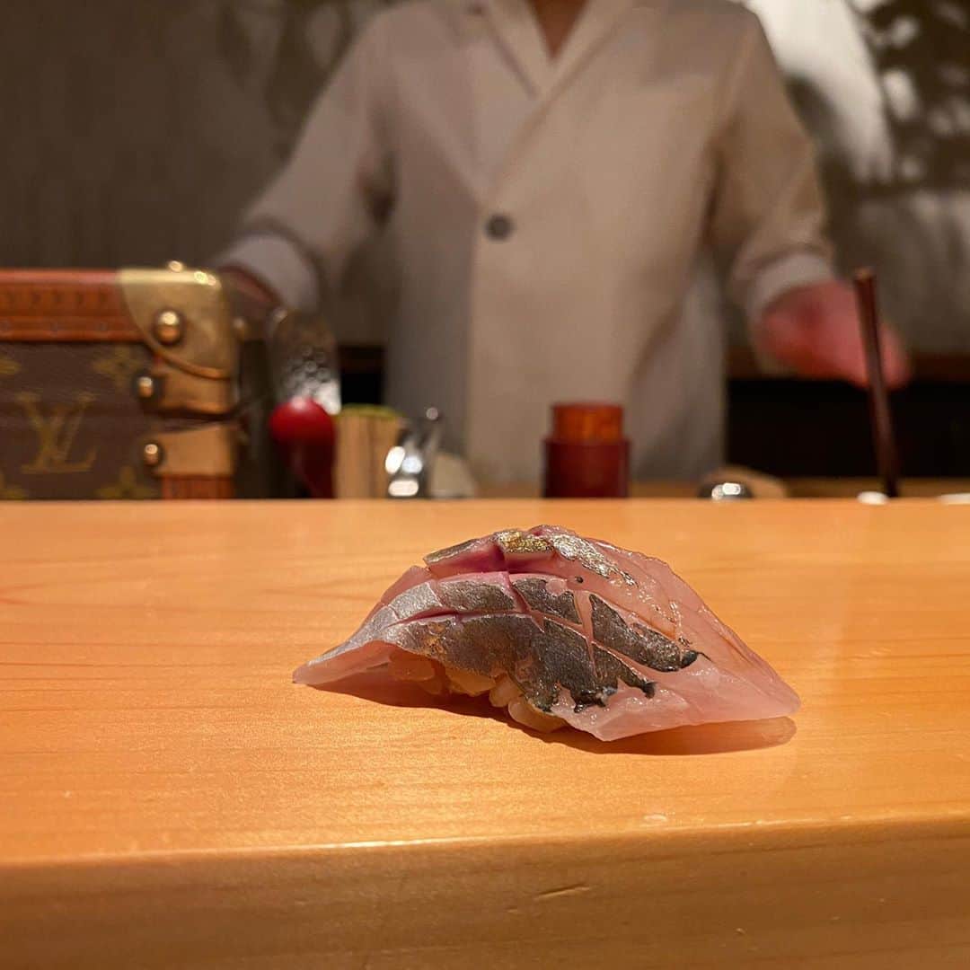 紗蘭さんのインスタグラム写真 - (紗蘭Instagram)「こないだ、4ヶ月前から予約していた大好きな『鮨 尚光』さんにるなと行ってきました〜🍣💕 行くの2回目だけど安定に美味しいし、お店の方達もすごく気さくで、いつもたくさんお話ししながら食べれて楽しい時間✨ 尚光さんのウニは本当に美味しすぎてやばい🤤 月1のご褒美お寿司最高😍 #鮨尚光 #尚光 #すしすたぐらむ #お寿司」6月15日 18時37分 - saracchidayo