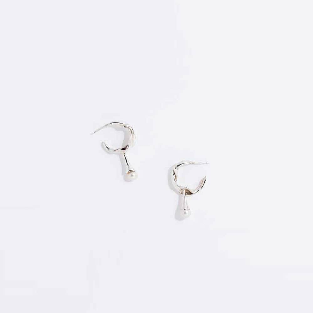 Sisterさんのインスタグラム写真 - (SisterInstagram)「-PRE ORDER-﻿ ﻿ TWIST PERLA Hoops/Sterling Silver ¥25,000 (+tax)﻿ ﻿ #faris #sister_tokyo」6月15日 18時40分 - sister_tokyo