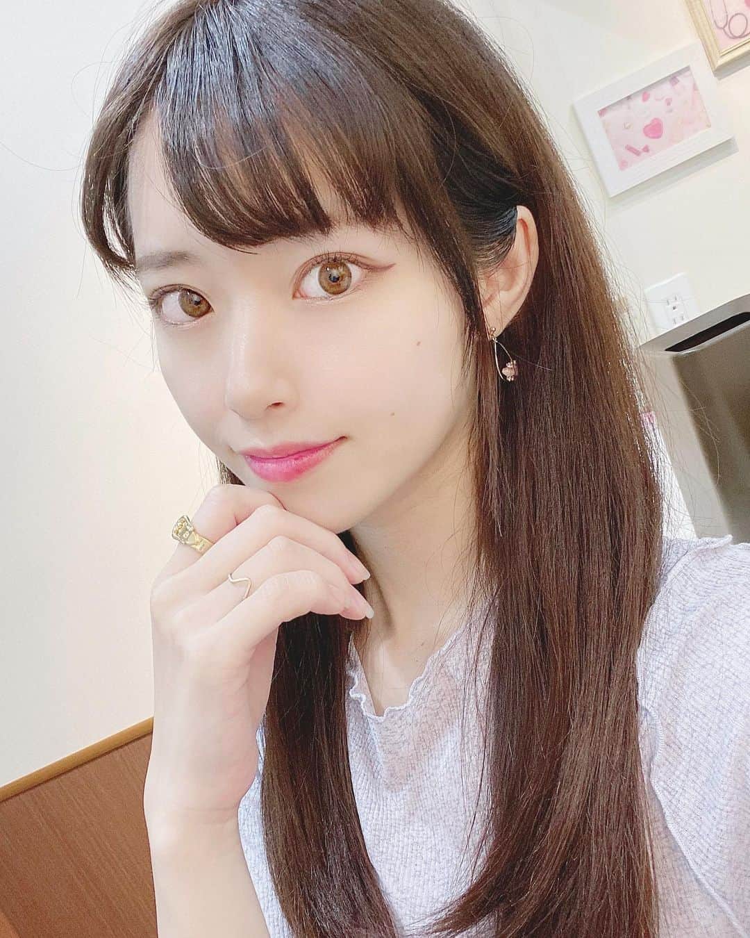 のインスタグラム：「. . 今日は美容day✨ . 渋谷にある @clair_shibuya に行ってきました(*^^*)💐 超音波毛穴クレンジングをしてもらったよん🥰🌟 . 全く痛みもないから動画を撮り終えたら寝てしまっていた……😱笑笑 . 3枚目の施術前と施術後のジェル比べると分かるんだけど、めちゃくちゃ汚れが落ちてお肌もトーンアップした嬉しみ😭🙏 お肌つるつる〜🥺✨ ずっと触ってる←不審者 . . そしてなんと！私の紹介だと 関東在住の20歳〜28歳の女性なら誰でも無料で✨ 施術出来るみたいなので気になる方はコメントでもDMでも何でもください← 6つのメニューから施術内容選べるみたいです💖 . . .  #clair渋谷 #フェイシャルエステ #エステ #美肌 #超音波毛穴洗浄 #超音波 #クレンジング #すっぴん #美肌ケア #salonmodel #model #hairsalon #hairstyle #makeup #コーディネート #メイクアップ #ヘアカラー  #サロンモデル #サロモ #フリーモデル #フリーランスモデル  #ミディアムヘア #モデル #撮影 #作品撮り #ファッション #メイク #コスメ　#make  #紹介キャンペーン」