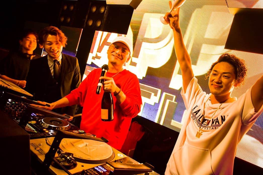 SPICY CHOCOLATEのインスタグラム：「✴︎ 緊急事態宣言解除後 １発目のダンスは、 広島HERBIE🦋 @herbie_hiroshima . まだ両手離して 喜べない状況だけど、 ちゃんと感染予防を心がけて、 溜まってたモヤモヤを 吐き出すが如く 思いっきり 笑って、踊って、楽しむぞー‼️ あとはキミ待ち🌟  #わっしょい #広島」