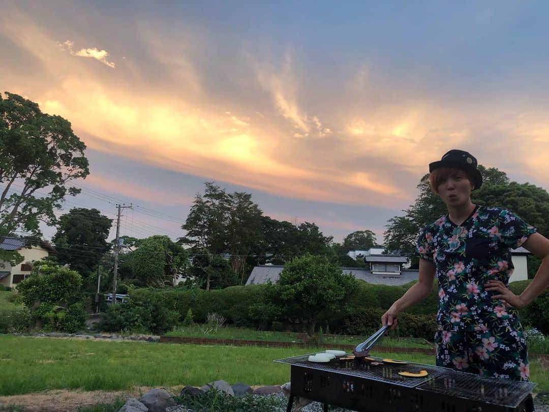 のインスタグラム：「久しぶりに 世が明けた感じだ  アイキンのバーベキュー」