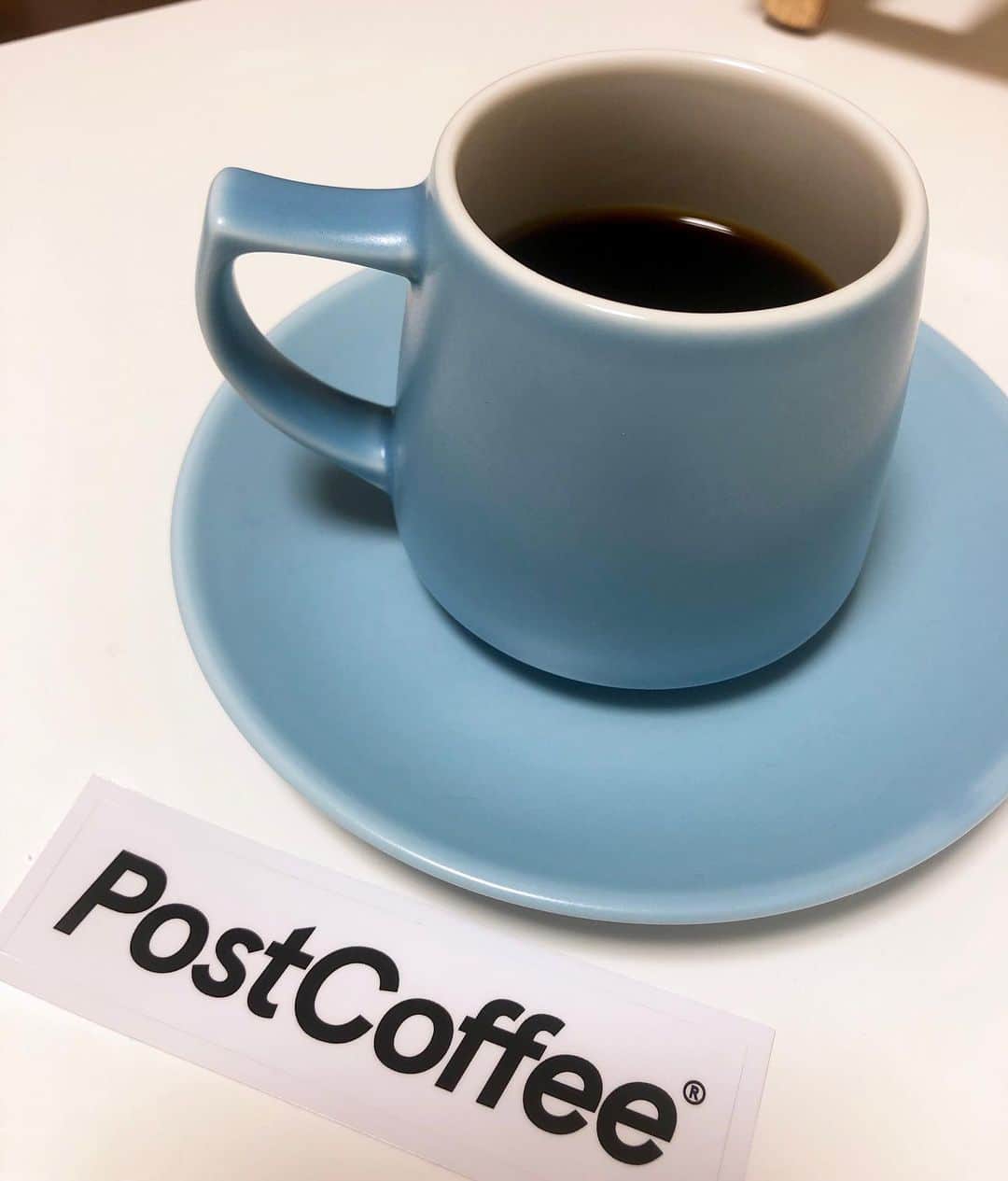 下平夏奈さんのインスタグラム写真 - (下平夏奈Instagram)「みなさん、一日お疲れ様です☆  今日は久しぶりに お天気もよかったですね！  今朝は @postcoffee.co さんの ホットコーヒーを飲み、 お仕事へ向かいました☆ : : こちらのコーヒーは、 専門家が認定した点数の高い コーヒー豆だけを取り扱っていて、  WEB上で、いくつかの質問に答えていくと 15万通りの組み合わせの中から 自分好みにコーヒーボックスを カスタマイズしてくれます♩  今回のセットは、 ドリッパーとフィルター付き。  お洒落で可愛いパッケージで 自宅のポストに届きました⭐️ : コーヒーも自分好みで飲みやすく すごく美味しかったです！ : : 朝の時間こそ ゆとりをもって、 生活していきたいですね♩ : : #PostCoffee #ポストコーヒー #ポストコ  #おうち時間 #おうちコーヒー  #コーヒー好きと繋がりたい  #コーヒーのある暮らし  #pr #coffee #cade #home」6月15日 19時19分 - kana0412.sss