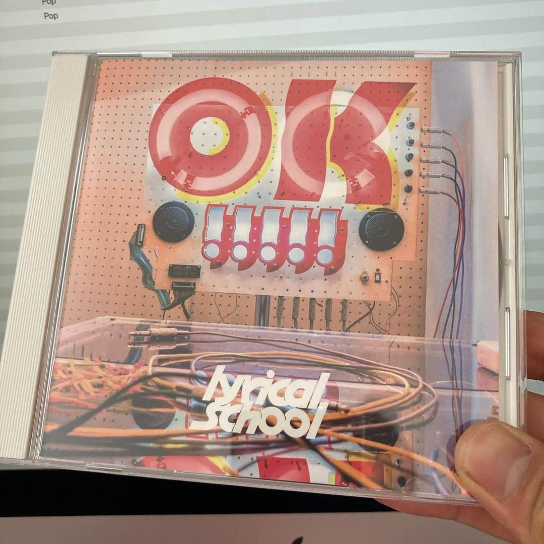 宮戸洋行のインスタグラム：「lyrical schoolのEP『OK!!!!!』やっと手に入りました！発売日にネットで頼んでたんですがこういうご時世なので…ダウンロード版もあるのですがやっぱりCD欲しくなっちゃうおじさんです！そんなおじさんは『EP』の意味を今日知りました…」