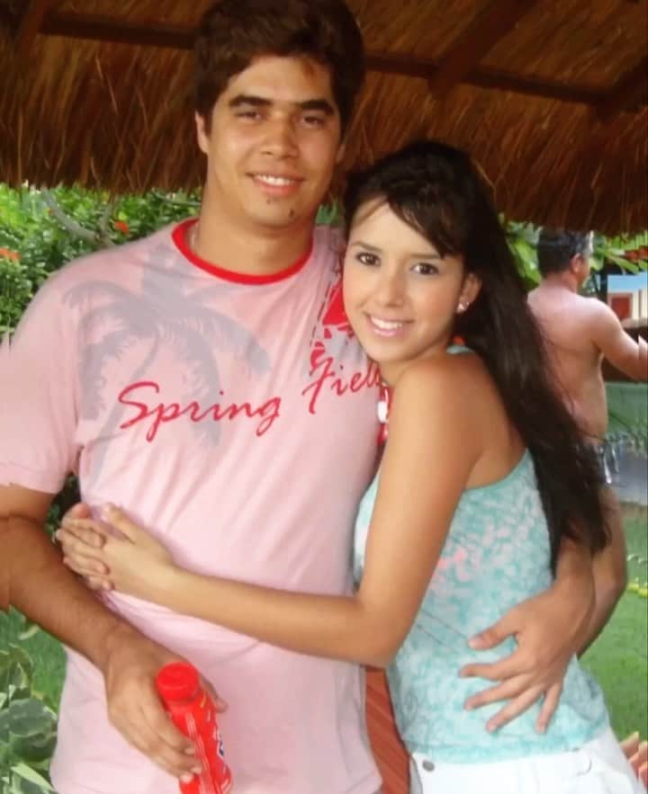 Gabriela Salesのインスタグラム：「E hoje completamos 17 anos juntos! Sem ódios hoje kkk ❤️❤️❤️ Te amo @abraomeron #videosricademarre」