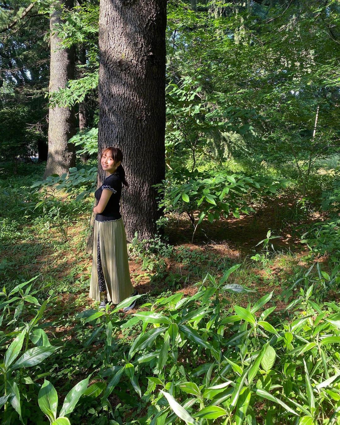小池ジョアンナのインスタグラム：「Full of nature.🌿I love to be in nature, 緑に囲まれたら、幸せな気持ちと素敵なパワーの補充ができるね。 #withnature #withgreen #lovegreen #nature #🌿🌿🌿」