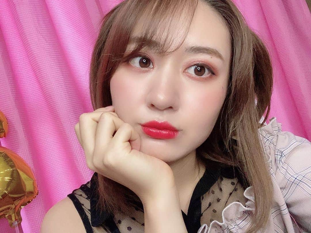 依東杏奈のインスタグラム：「なにげ好評やった ツインテール👧🏻💗 #地雷メイク #地雷女 #ツインテール #マイメロ #ピンク #オフショル」