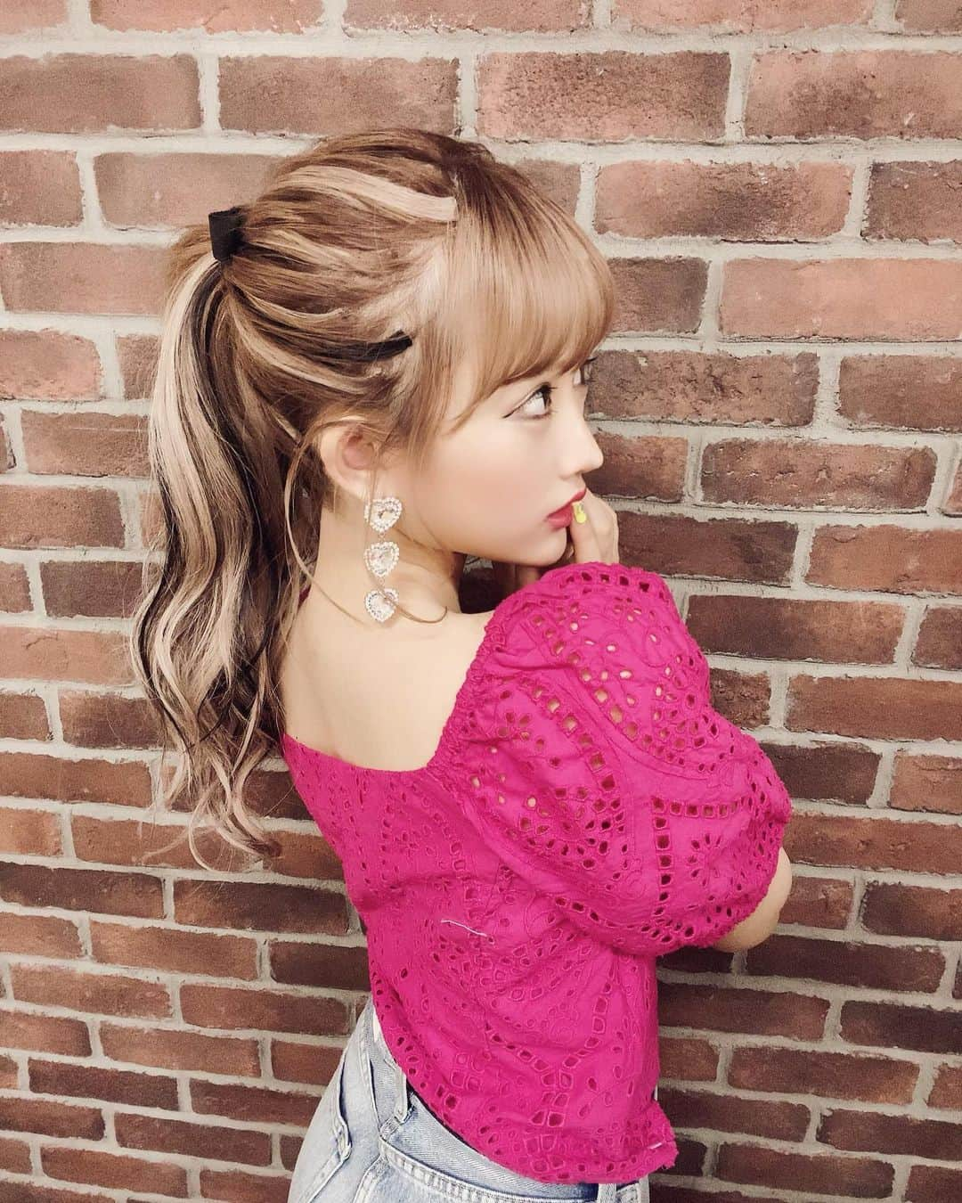 伊藤桃々さんのインスタグラム写真 - (伊藤桃々Instagram)「女の子なのでピンクのお洋服になんか可愛いハートのピアスつけた‼️」6月15日 11時19分 - __peachstagram__