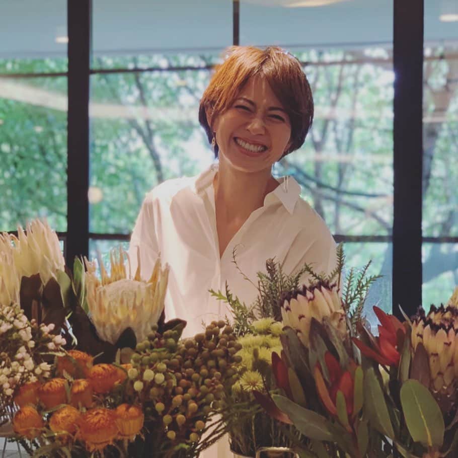 畑野ひろ子のインスタグラム：「今日も1日笑顔で☺︎ #flowers #lifestyle #willgarden」