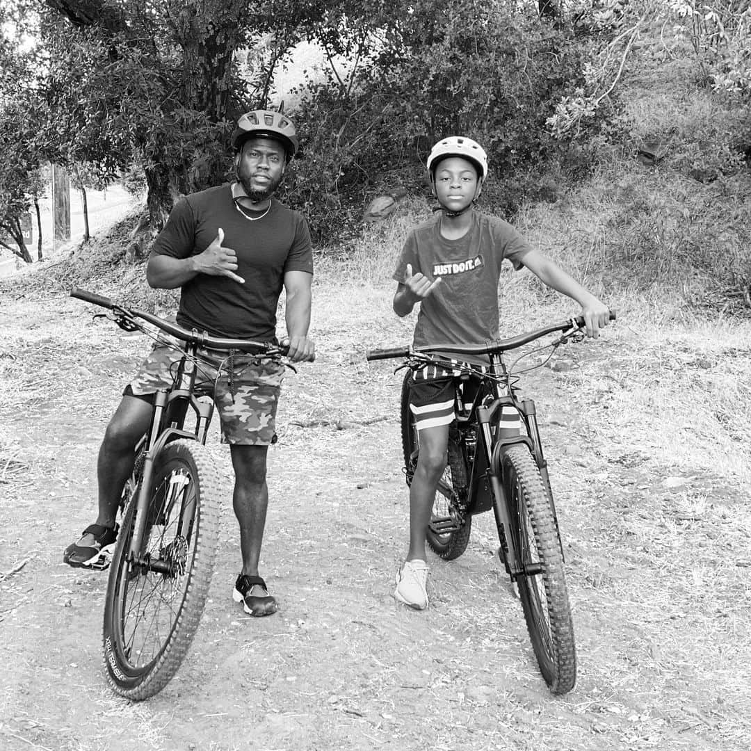 ケビン・ハートさんのインスタグラム写真 - (ケビン・ハートInstagram)「Mountain Biking with my mini me.... #Harts」6月15日 12時00分 - kevinhart4real