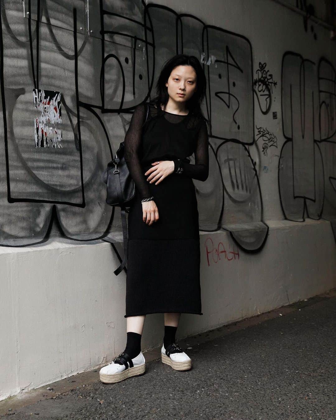 Droptokyoさんのインスタグラム写真 - (DroptokyoInstagram)「TOKYO STREET STYLE Name: @honaminaotsuka  Occupation: Shop Staff Top: #JOHNLAWRENCESULLIVAN Inner: #COS Pants: #JOHNLAWRENCESULLIVAN Shoes: #MiuMiu Bag: #MatinKim #streetstyle#droptokyo#tokyo#japan#streetscene#streetfashion#streetwear#streetculture#fashion#ストリートファッション#fashion#コーディネート#shibuya#tokyofashion#japanfashion Photography: @fumiyahitomi」6月15日 12時00分 - drop_tokyo