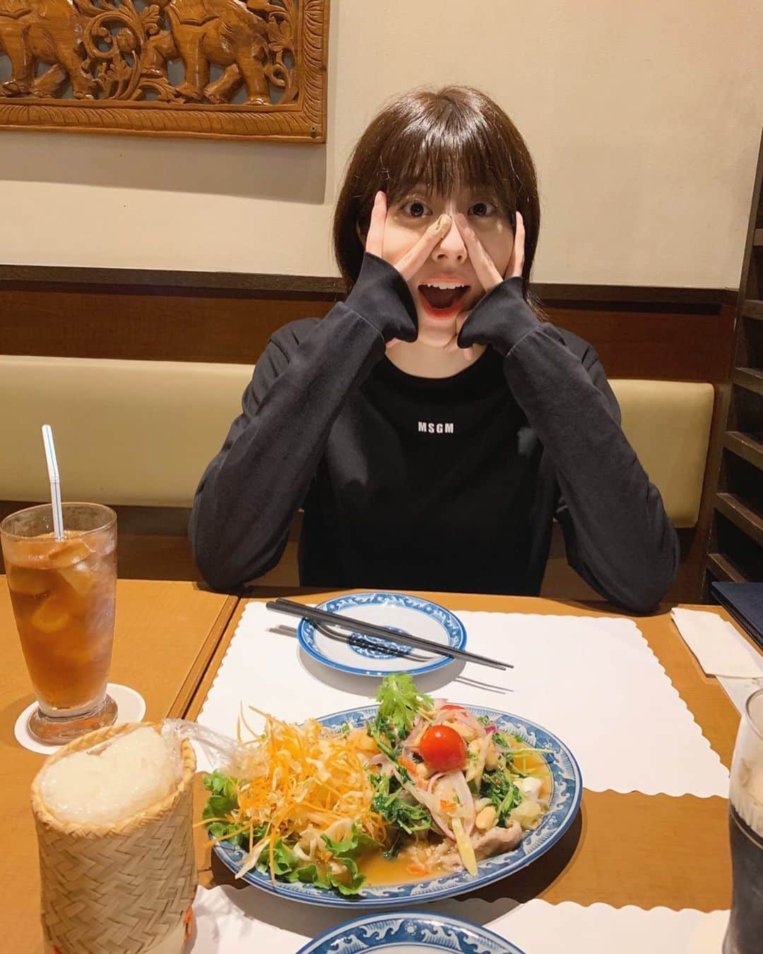 のインスタグラム：「. 今夜20:30〜23:30 AbemaTV ミッドナイト競輪です🚴‍♀️ 進行しつつ私も予想しています！ ゲストはさらば青春の光さん、大貫彩香さんです。 ぜひご覧ください🙌🏻💓 . #週末タイ料理食べました #美味しかったぁ」