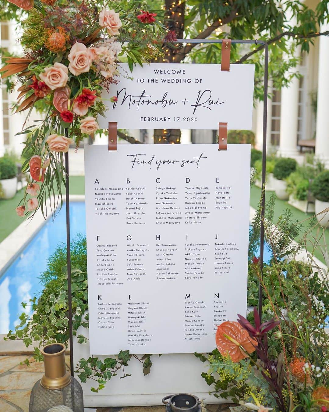 のインスタグラム：「・ 【#weddingitem 】 ・ 大人ナチュラルなエスコートボードでゲストをお迎え✨ ・ 会場👉 #アーヴェリール迎賓館名古屋 ・ 【#tg花嫁】 ↑タグ付けしてフォロー&投稿お願いします☺︎ #takeandgiveneeds #テイクアンドギヴニーズ #tg花嫁」