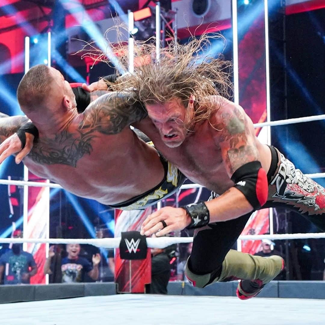 WWEさんのインスタグラム写真 - (WWEInstagram)「How many legendary finishing moves do you see? @edgeratedr vs. @randyorton had everything. #WWEBacklash」6月15日 12時21分 - wwe