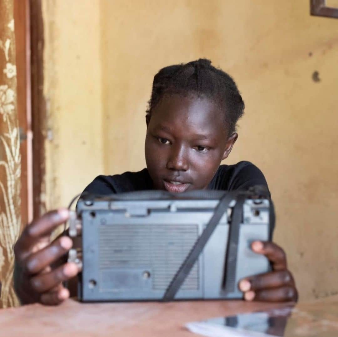unicefさんのインスタグラム写真 - (unicefInstagram)「“My favourite subjects at school are science, social science and math. I want to become a pilot when I grow up, so I need to know these things.” Angures, 14, is working hard to learn all she can from her home in South Sudan. While she’s relying on UNICEF-supported radio lessons for the duration of #COVID19, she’s eager to return to her teachers and friends once it’s safe. © UNICEF/UNI332318/Ryeng」6月15日 13時05分 - unicef