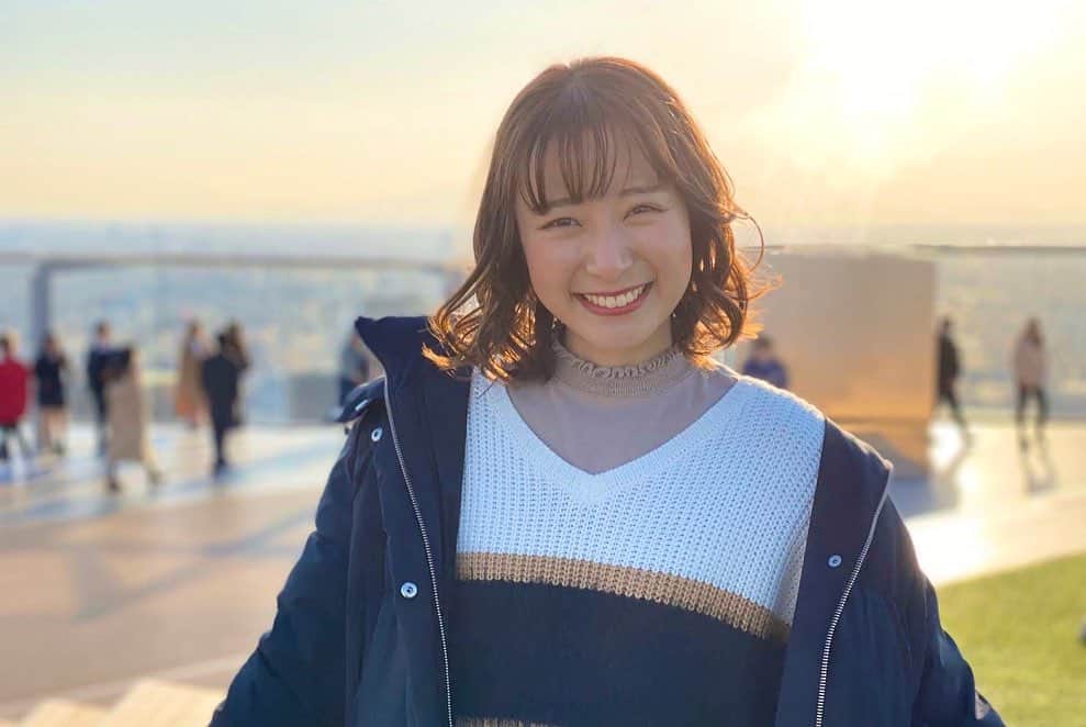 尾林美月さんのインスタグラム写真 - (尾林美月Instagram)「.﻿ いろんな空と街🏙🌆🌃﻿ ﻿ ﻿ 投稿してなかった写真がちょいちょい残ってるので、久しぶりに投稿！﻿ ﻿ 3ヶ月くらい前にSHIBUYA SKYに行ったときの写真(服装で季節がバレる)﻿ ﻿ SHIBUYA SKYは想像以上の絶景で、刻々と空の色が変化して、本当に綺麗だったけど、﻿ ただもう風が強すぎて、撮影は大変でした笑🌬﻿ ﻿ ﻿ #shibuyasky #渋谷スカイ #渋谷」6月15日 13時08分 - mizuki_obayashi