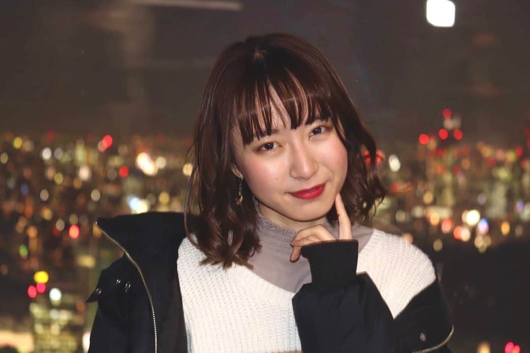 尾林美月さんのインスタグラム写真 - (尾林美月Instagram)「.﻿ いろんな空と街🏙🌆🌃﻿ ﻿ ﻿ 投稿してなかった写真がちょいちょい残ってるので、久しぶりに投稿！﻿ ﻿ 3ヶ月くらい前にSHIBUYA SKYに行ったときの写真(服装で季節がバレる)﻿ ﻿ SHIBUYA SKYは想像以上の絶景で、刻々と空の色が変化して、本当に綺麗だったけど、﻿ ただもう風が強すぎて、撮影は大変でした笑🌬﻿ ﻿ ﻿ #shibuyasky #渋谷スカイ #渋谷」6月15日 13時08分 - mizuki_obayashi