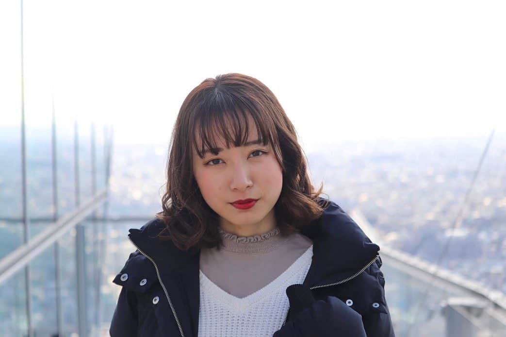 尾林美月さんのインスタグラム写真 - (尾林美月Instagram)「.﻿ いろんな空と街🏙🌆🌃﻿ ﻿ ﻿ 投稿してなかった写真がちょいちょい残ってるので、久しぶりに投稿！﻿ ﻿ 3ヶ月くらい前にSHIBUYA SKYに行ったときの写真(服装で季節がバレる)﻿ ﻿ SHIBUYA SKYは想像以上の絶景で、刻々と空の色が変化して、本当に綺麗だったけど、﻿ ただもう風が強すぎて、撮影は大変でした笑🌬﻿ ﻿ ﻿ #shibuyasky #渋谷スカイ #渋谷」6月15日 13時08分 - mizuki_obayashi