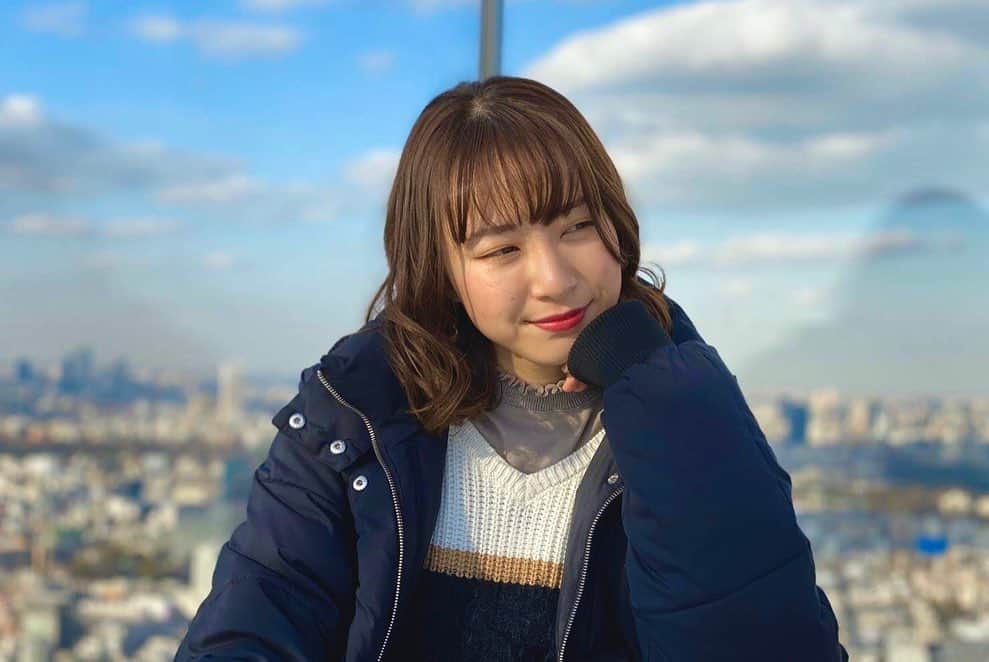 尾林美月さんのインスタグラム写真 - (尾林美月Instagram)「.﻿ いろんな空と街🏙🌆🌃﻿ ﻿ ﻿ 投稿してなかった写真がちょいちょい残ってるので、久しぶりに投稿！﻿ ﻿ 3ヶ月くらい前にSHIBUYA SKYに行ったときの写真(服装で季節がバレる)﻿ ﻿ SHIBUYA SKYは想像以上の絶景で、刻々と空の色が変化して、本当に綺麗だったけど、﻿ ただもう風が強すぎて、撮影は大変でした笑🌬﻿ ﻿ ﻿ #shibuyasky #渋谷スカイ #渋谷」6月15日 13時08分 - mizuki_obayashi