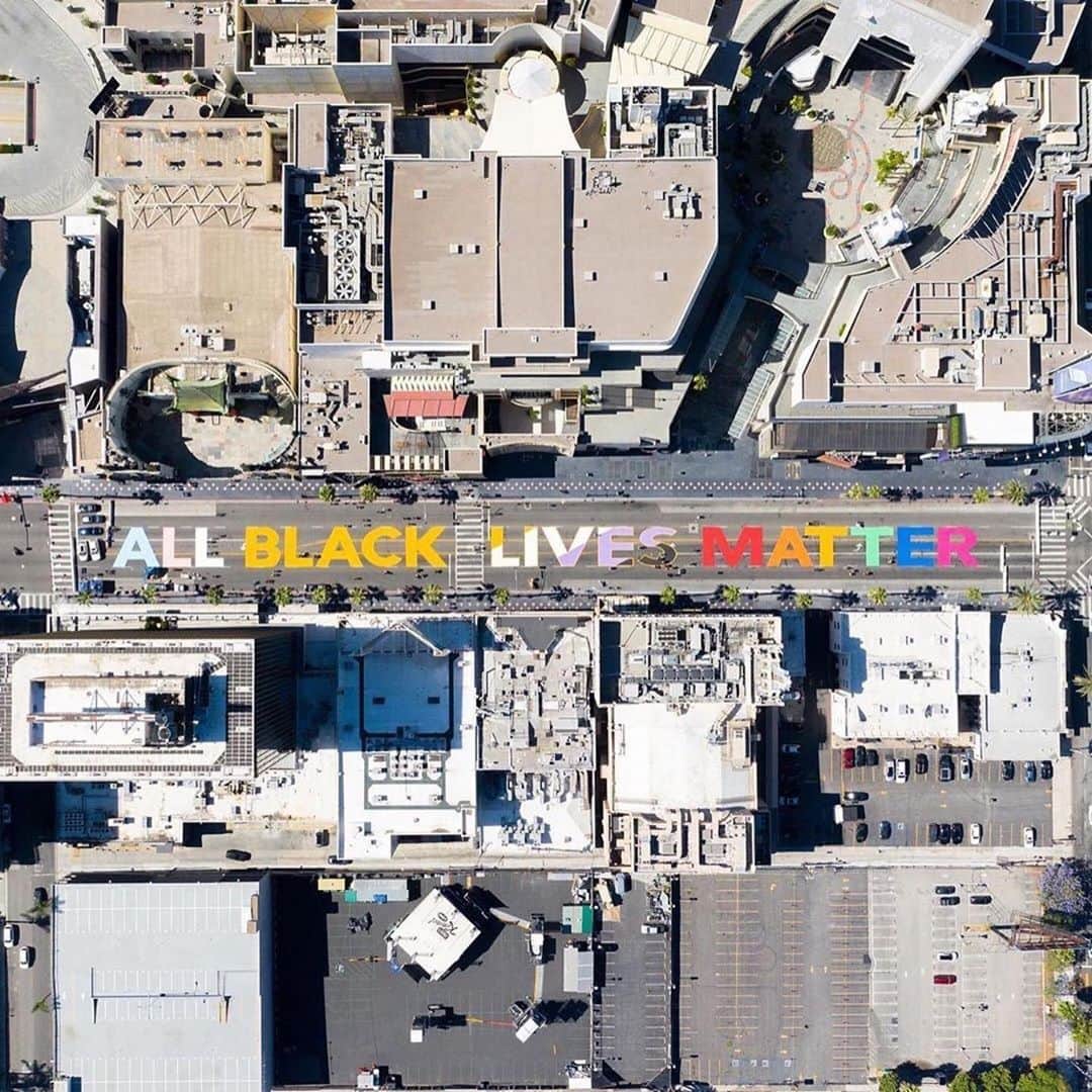 祐真キキさんのインスタグラム写真 - (祐真キキInstagram)「Hollywood Blvd ✊🏿✊🏾✊🏽✊✊🏼🏳️‍🌈 #allblacklivesmatter  #blacklivesmatter」6月15日 13時10分 - kikisukezane
