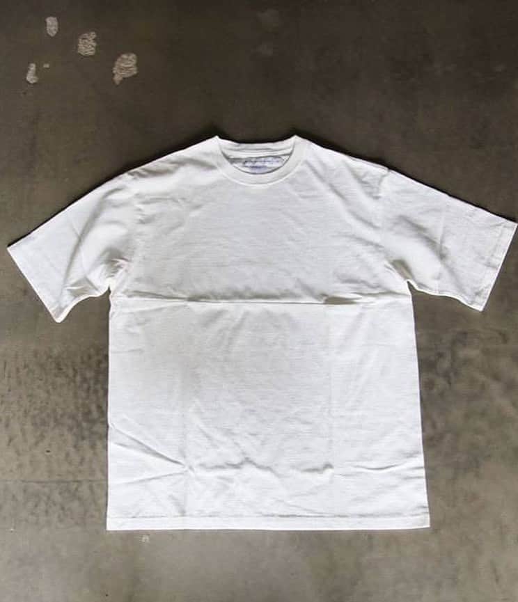 STYLERさんのインスタグラム写真 - (STYLERInstagram)「FACYで売れているモノをご紹介！ 間違いない別注ヘインズT、エルエルビーンのスイムショーツなど。﻿ #いま売れているモノはコレ！﻿ ﻿ 1. Hanes for BIOTOP MOCK NECK PAC T-shirts ¥5,940（ADAM ET ROPE）﻿ 2. JOURNAL STANDARD 汗染み防止Tシャツ ¥4,620（JOURNAL STANDARD ミント神戸店）﻿ 3. EEL PRODUCTS ユルリT ¥6,600（ROL）﻿ 4.L.L.Bean CLASSIC SUPPLEX SPORT SHORT ¥5,390（HUNKY DORY OOSAKA）﻿ ﻿ #FACY #売れたもの #biotop #adametrope #hanes ##journalstandard #tシャツ #EEL #ROL #llbean #スイムショーツ」6月15日 13時13分 - facy_men
