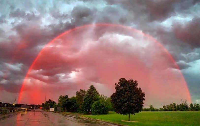 Terry Matalasさんのインスタグラム写真 - (Terry MatalasInstagram)「Red rainbow #Titan #12Monkeys  photo by Jena McShane」6月15日 13時28分 - terrymatalas