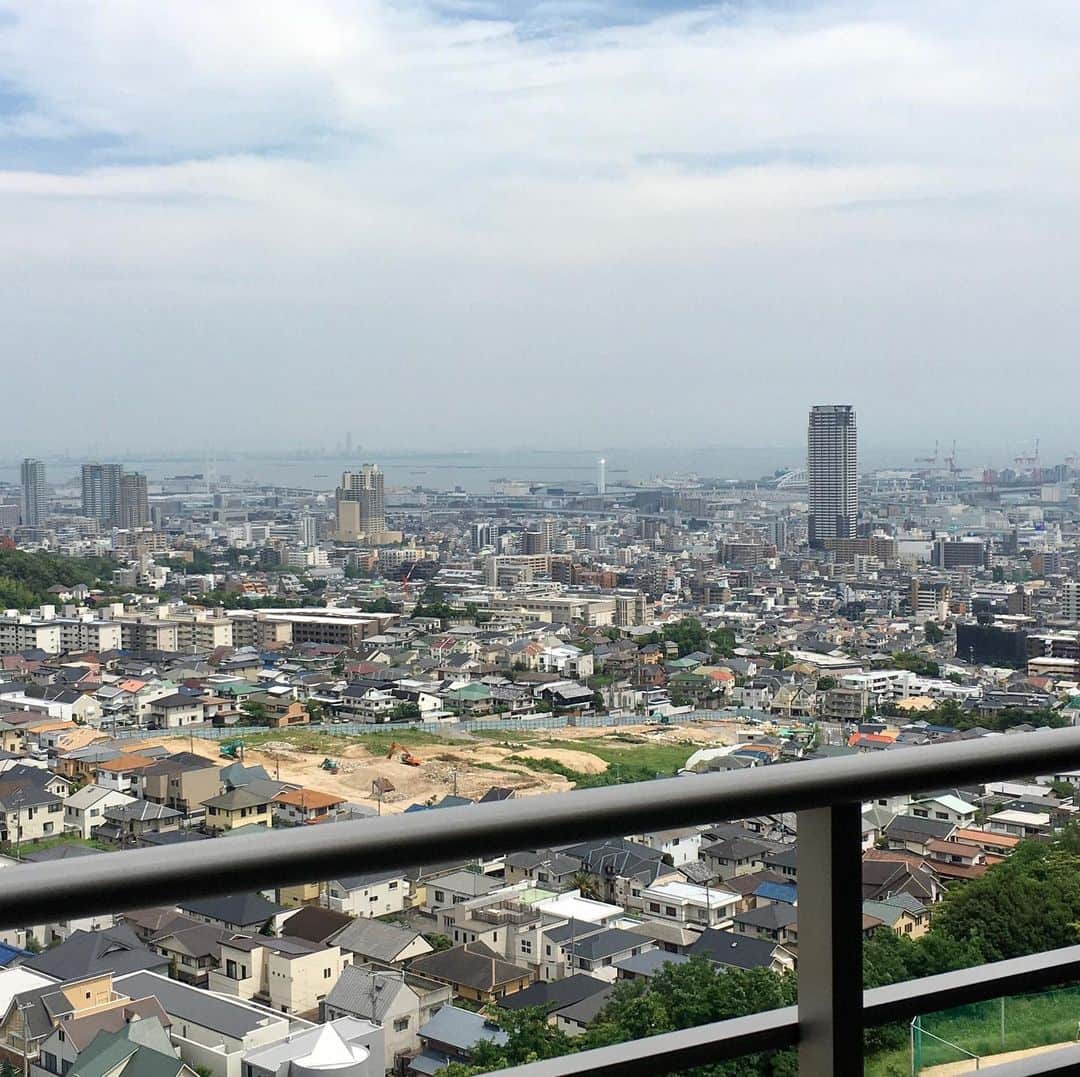 高羽そらのインスタグラム：「4ヵ月ぶりに大規模修繕の足場が外れて、懐かしい景色が帰ってきた。新型コロナウイルスに始まり、新型コロナウイルスに終わる修繕だったなぁ😅 #大規模修繕」