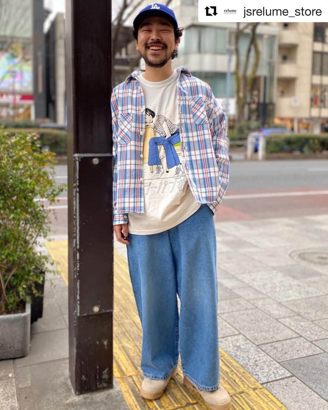 のインスタグラム：「コロナ禍で消費活動が鈍りがちな中にあって、#ジーパン女子 だけは大変好調な売れゆきらしく、ありがたい事であります。 「おっさんが着るのは勇気いるから飾っておきます」と言う声がよく入ってくるんですが、せっかく買ったＴシャツ着なくてどうするの！たかがＴシャツ、着りゃあいいんだよどんどん！人の目なんか気にすることないよ！男でもおっさんでも誰でも気軽に着ておくれよ！  #Repost @jsrelume_store with @get_repost ・・・ . ジーパン女子×江口寿史Tシャツ 「 Afternoon class」 no.20071465005910 size.M、L、XL price¥4,000+tax . #ジーパン女子 #edwin  #journalstandardrelume」