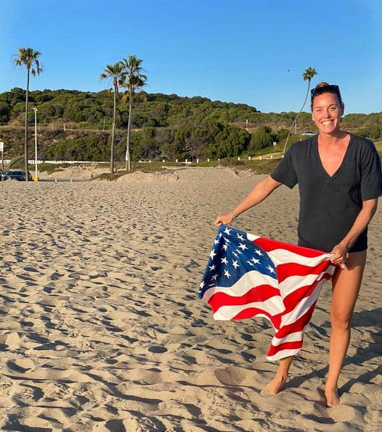 フェムケ・ヘームスケルクさんのインスタグラム写真 - (フェムケ・ヘームスケルクInstagram)「Bye United (??) States 🇺🇸 . . . #ManhattanBeach #towel #HomeBound 📸 : @guido_frackers」6月15日 13時51分 - femheemskerk