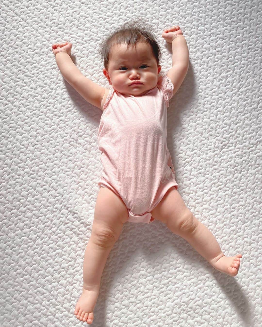 ままのてさんのインスタグラム動画 ままのてinstagram カメラにビックリ ままのて カメラのシャッター音にアタフタ びっくり表情がとっても愛らしいです びっくり 女の子