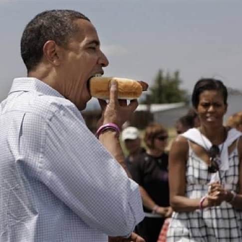 小林尊のインスタグラム：「最高クラスのホットドッグ大統領✨🌭と粋なファースト・レイディー The classiest hot dog eating President w the sassiest First Lady. Still My President.  I’d train to eat 100 hot dogs if they’d return.  #OBAMADAY」