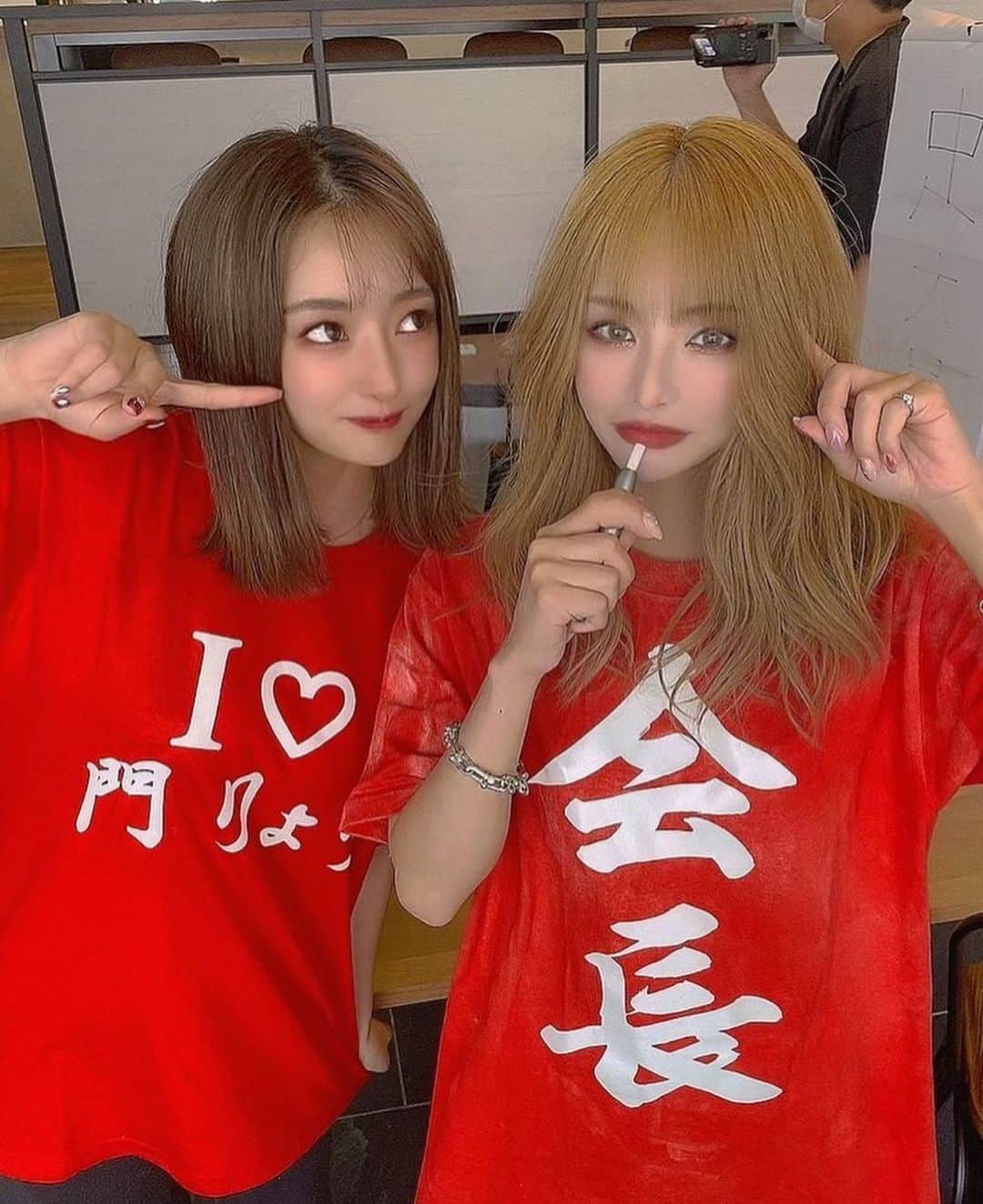 ERENAのインスタグラム：「🎥 . またまた りょうさまYouTube撮影に お呼びしていただきました😭♥️ . 来週くらいに出るみたいです😳 楽しみ〜😌💛💛💛 . @rio19891015 . #門りょうチャンネル#YouTube #りょう様#師匠#会長#ILOVE門りょう」