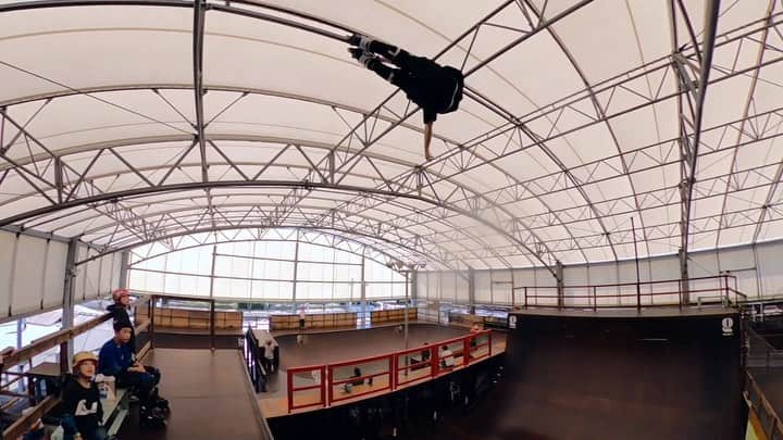 安床武士のインスタグラム：「VERT skating with @undercoverwheels #apexcollection 68mm. Full version is uploaded on my YouTube channel!! Link in bio☝️ 発売されたばかりの新しいアルミコアウィールでハーフパイプを滑りました！ フルバージョンはYouTubeにアップしてますので、プロフィールからアクセスお願いします🙌 日本では @deeport.inst さんで購入できます。 (64mm品切れ中) @usdskates  @goodskates_inc  @canamonroad_japan  @lzbn_official  @papasu1048  #usdskates #usdaeon #aeon72 #undercoverwheels #gskatepark #rollerblading #inlineskate #takeshiyasutoko #インラインスケート #ローラーブレード #安床武士 #GoProMAX #GoProJP」