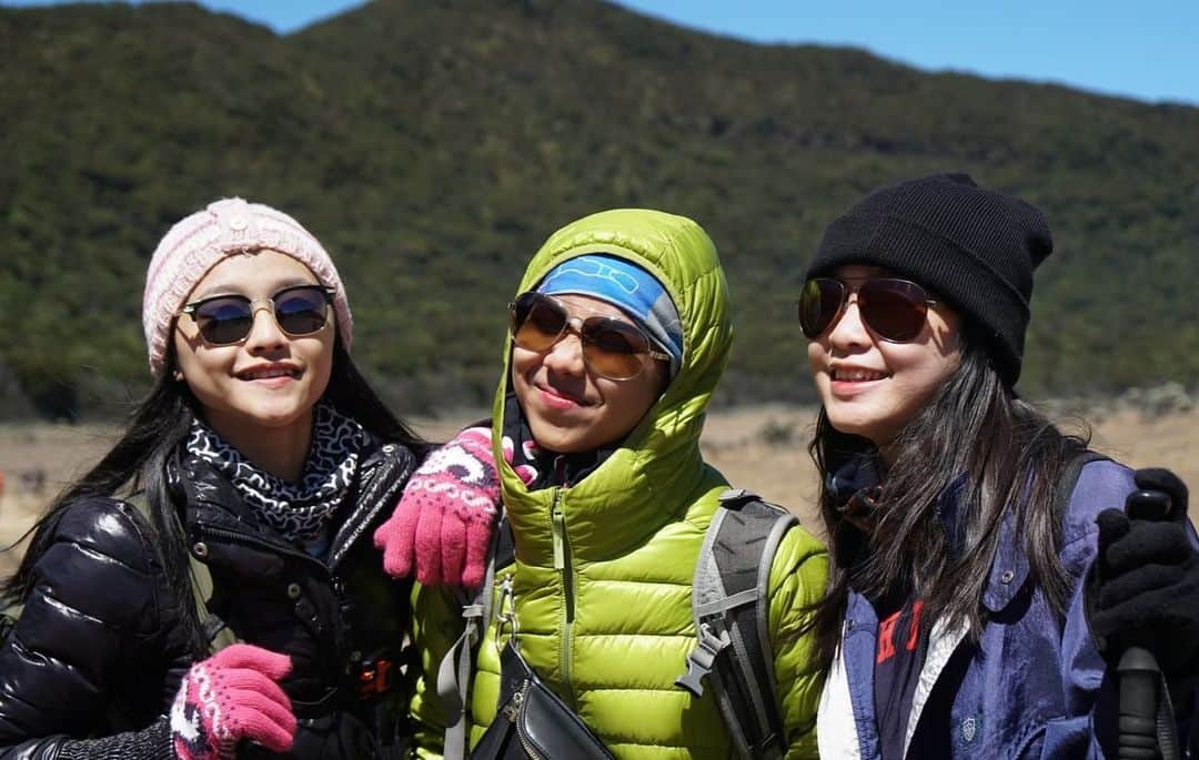 ロナ・アングラエニのインスタグラム：「Kurang @jkt48sisca 🙂🙃 #throwback」