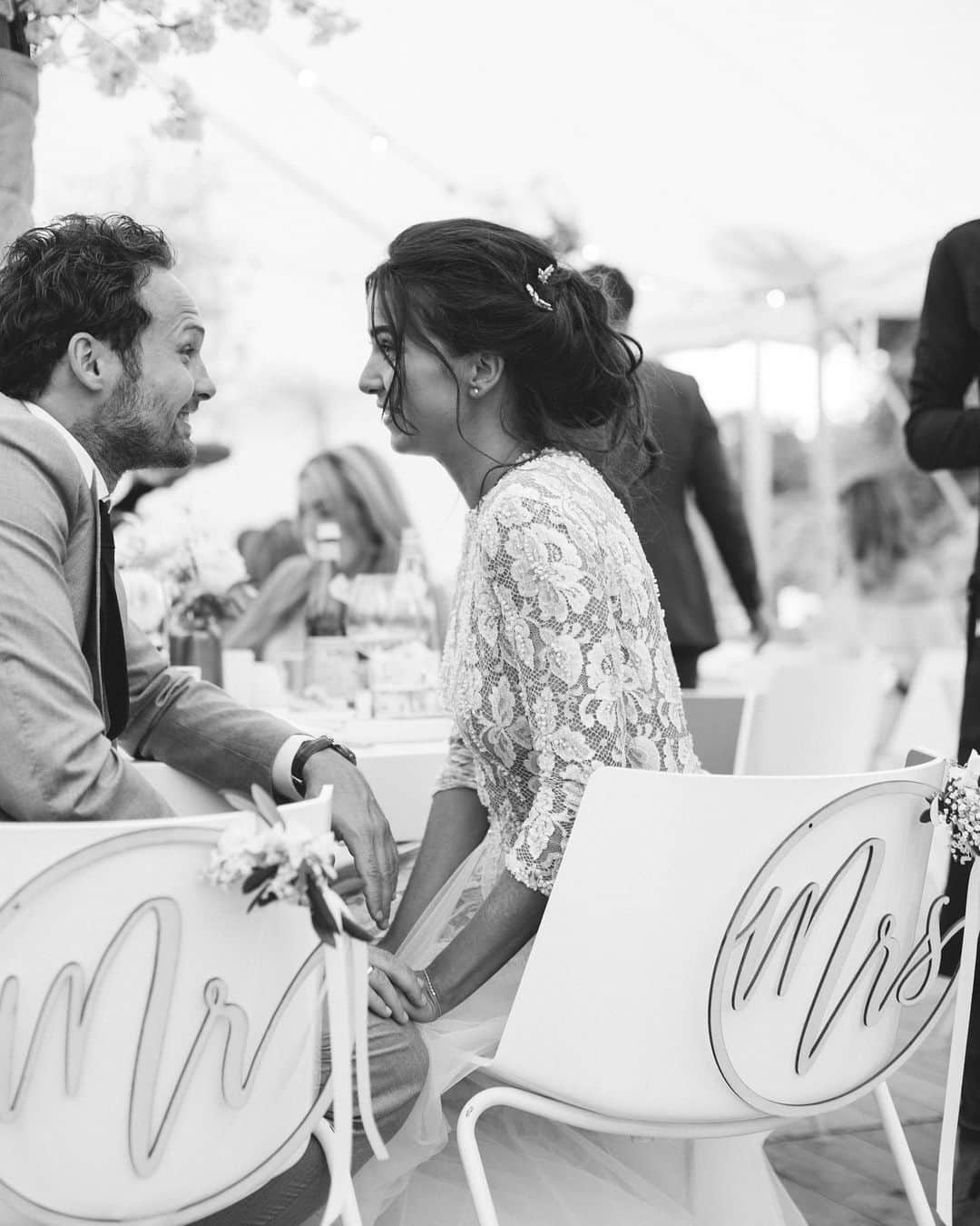 デイリー・ブリントのインスタグラム：「Exactly one year ago you became Mrs Blind, my beautiful wife♥️ Love you to the Moon and Back! #LoveIsBlind」