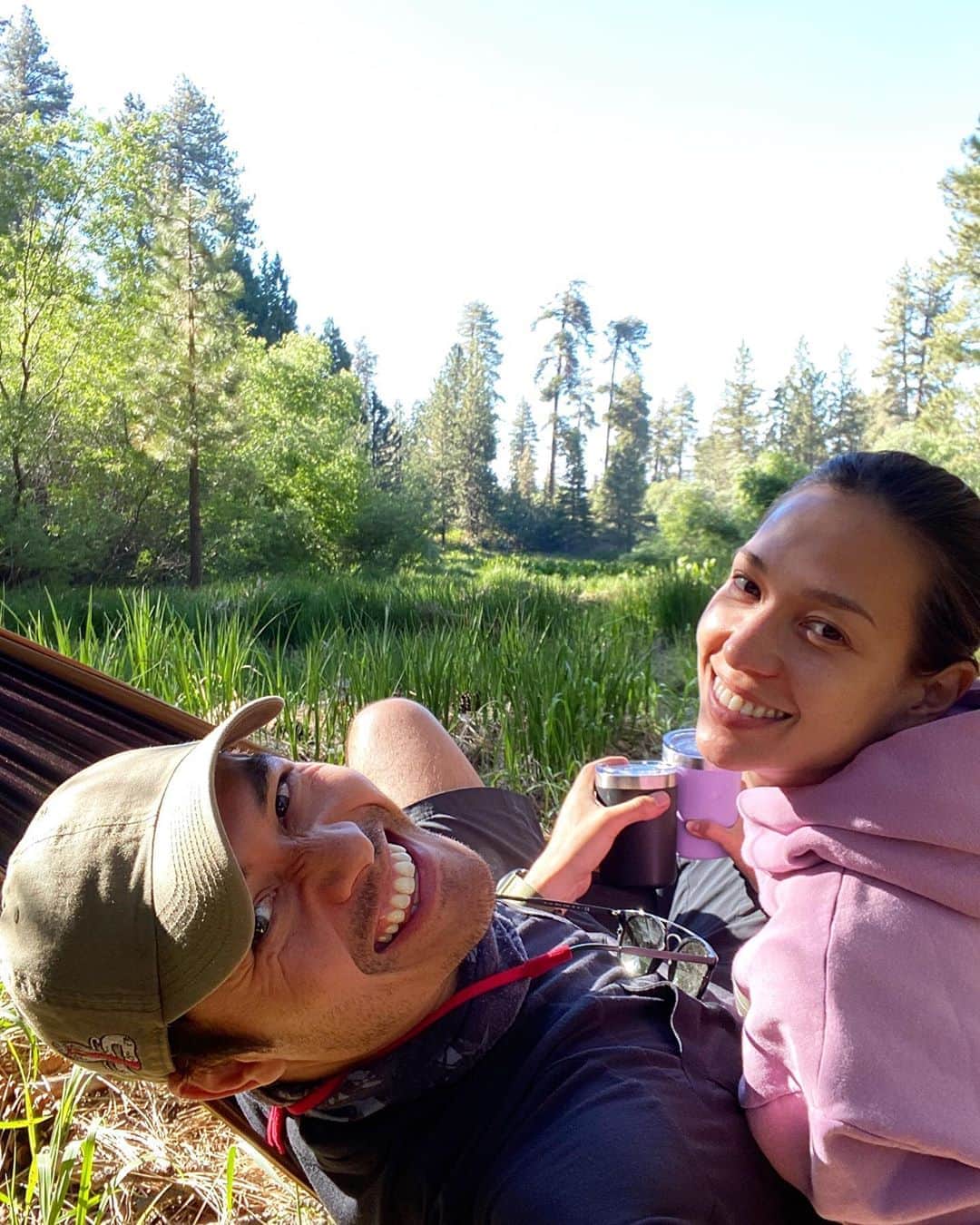 Livさんのインスタグラム写真 - (LivInstagram)「Every couple who has been stuck together like glue and made it through. Cheers to us! #bigbear #camping」6月15日 14時56分 - livlogolding