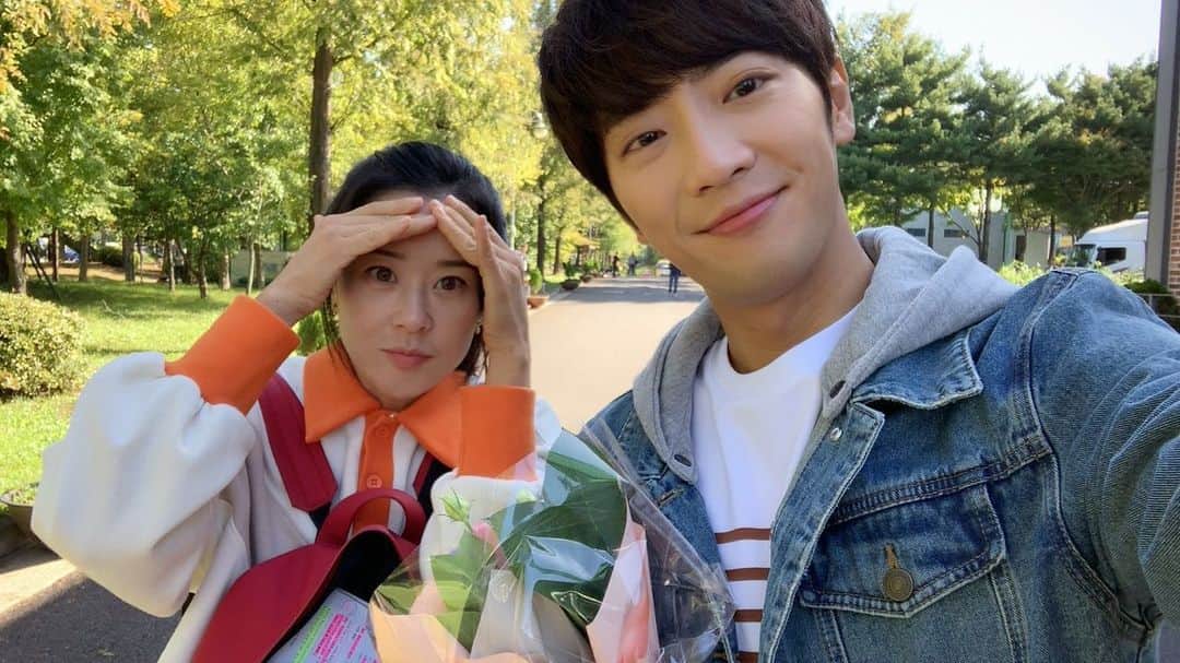 イ・サンヨプのインスタグラム：「#굿캐스팅  찬미와 석호 #빨간책가방 매고 다니던 시절🥰」