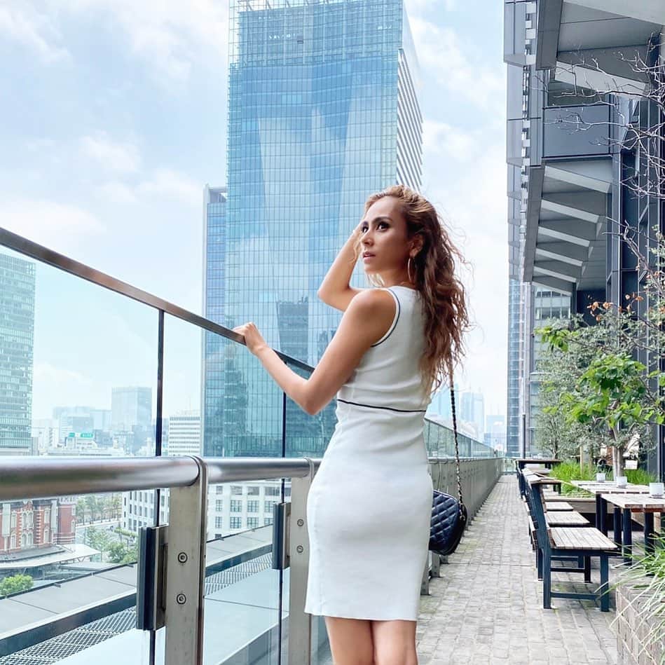 ANELA TOKYOさんのインスタグラム写真 - (ANELA TOKYOInstagram)「𝐍𝐄𝐖 𝐀𝐑𝐑𝐈𝐕𝐀𝐋𝐒﻿ ﻿ 4th Anniv. Newitems 20%OFF~6/22(Mon)12:59まで✨﻿ ﻿ ➖ラインデザインタイトワンピース➖﻿ ﻿ インスタLiveでもご紹介ITEM☝🏼﻿ ﻿ 伸縮性のある、柔らかな肌触りの良いニット糸を﻿ 使用したタイトワンピース。﻿ ﻿ バイカラーのライン配色デザインがポイント♡﻿ ﻿ ウエストに施した高い位置のラインデザインで﻿ 脚長効果抜群です✨﻿ ﻿ ﻿ ピタッとフィットして、﻿ 女性らしい曲線を強調してくれるワンピース!!!﻿ ﻿ デート❤️もNight out🌹もこれで決まりっ♡﻿ ﻿ シンプルなモノトーン配色なので﻿ どんな場面でも大活躍の優秀ワンピースです◎﻿ ﻿ ﻿ #4thanniversary﻿ #new #newarrivals #sale #dresses #dress #nightout #AnelaTokyo」6月15日 15時18分 - anelatokyo