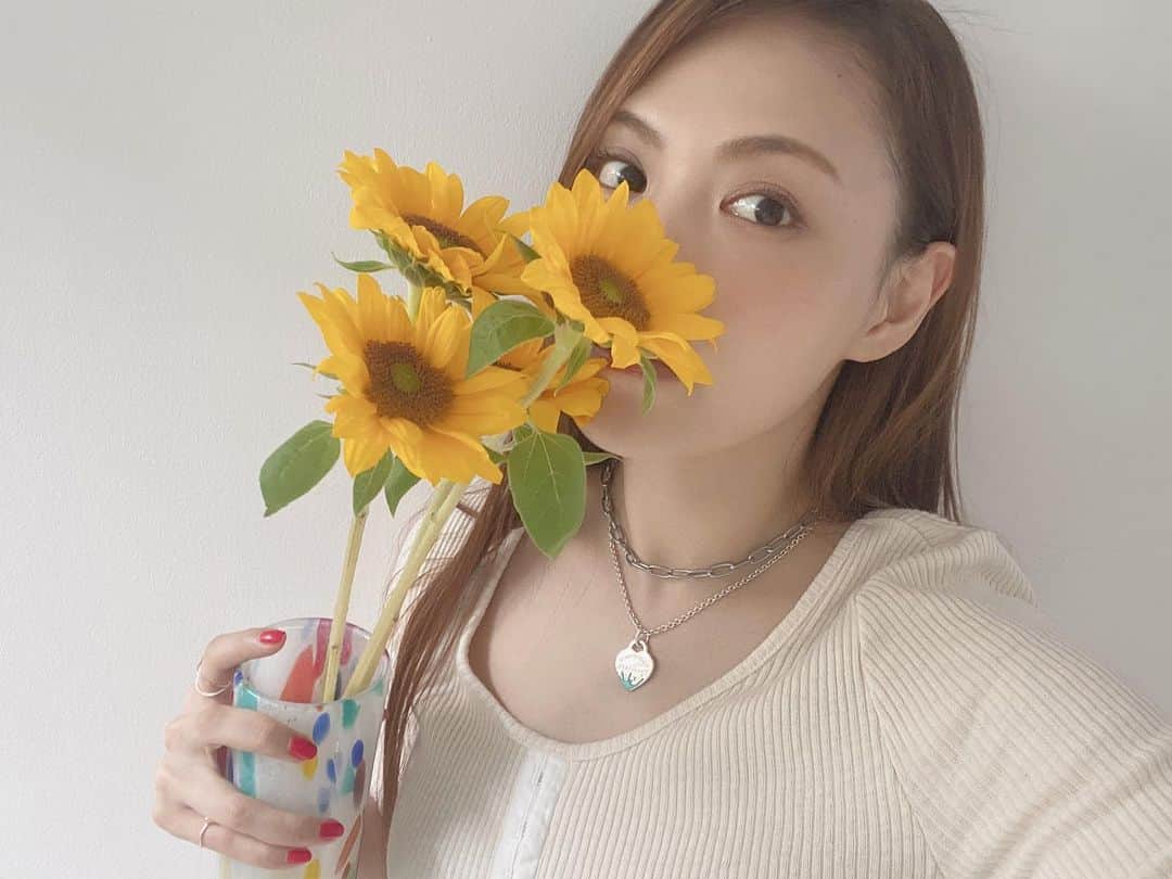 田野アサミさんのインスタグラム写真 - (田野アサミInstagram)「🌻🌻🌻🌻. Sunflower＝向日葵 お部屋にひまわり。 My life thema is like the sun!!🌞. Sunflowers love the SUN! Me too LOVE THE SUN！soo best friend.😂🌻lol #田野アサミ#asamitano #sunflower#向日葵 #アサミフラワー」6月15日 15時27分 - tano_asami