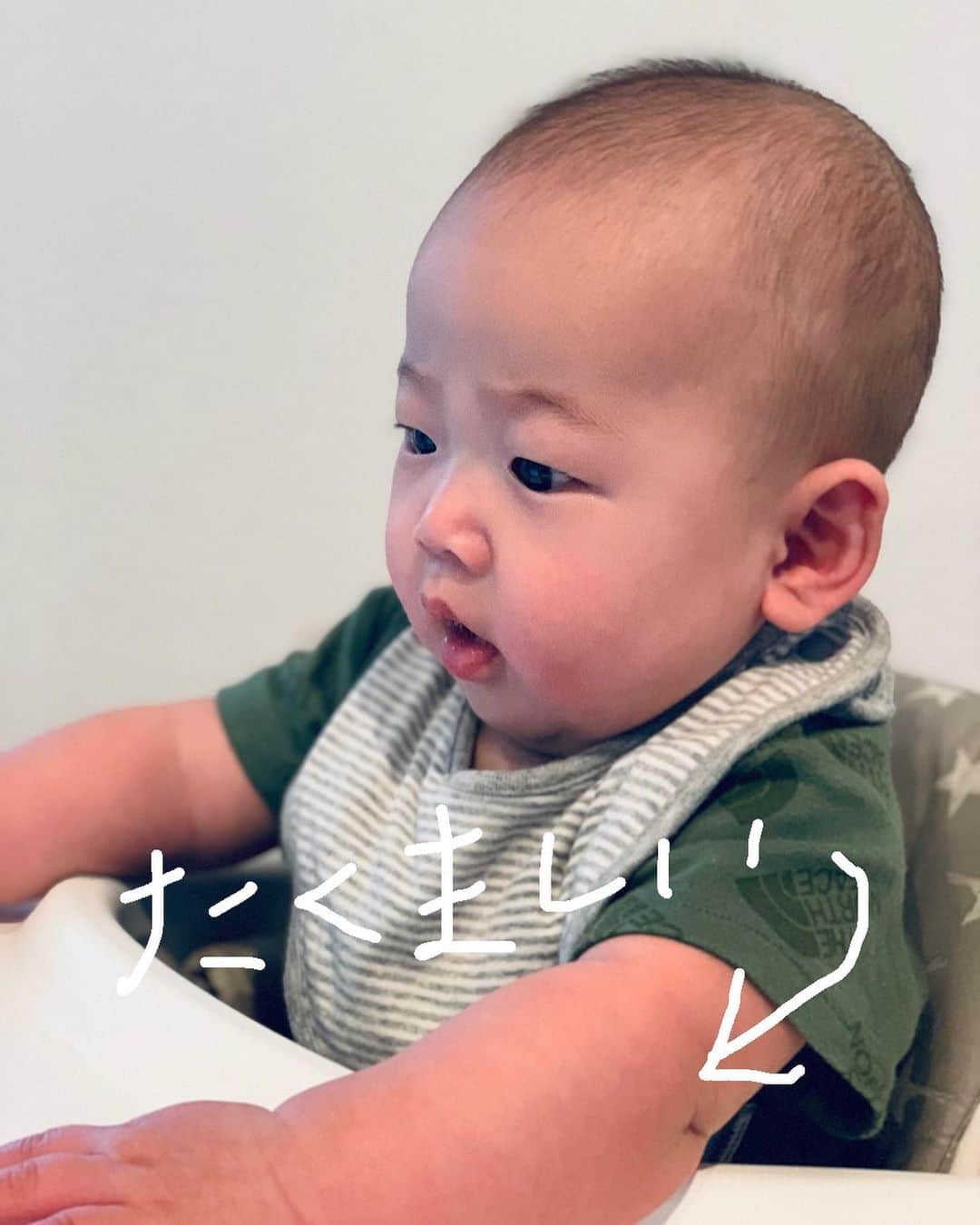 田中雅美さんのインスタグラム写真 - (田中雅美Instagram)「前腕のたくましいIT坊や。笑 ・ ・ 真剣にiPadを操作しようとしてる😆 ・ ・ #5ヶ月男の子 #前腕が太い #IT坊や」6月15日 15時49分 - tanakamasami_official