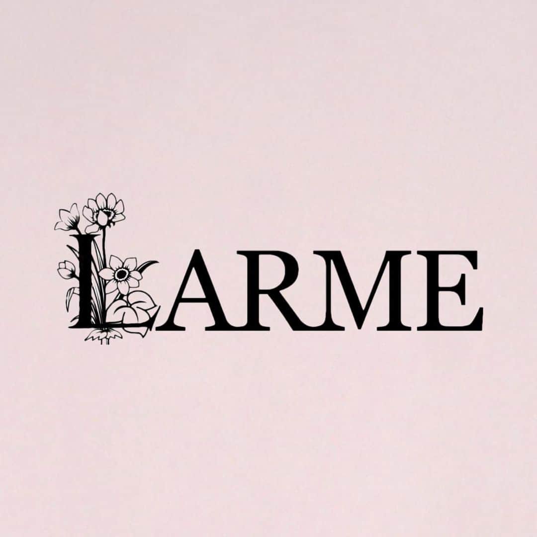 中村里砂さんのインスタグラム写真 - (中村里砂Instagram)「公式や私からもお知らせがなく、LARMEが今年3月に休刊に入り、読者の皆さんにはご心配をおかけしてしまい申し訳ありません。﻿ 復刊の目処が立って、初めて私も今後のLARMEについてのお話をちゃんと聞くことができました。﻿ 先日解禁された通り、LARMEを創刊し、一度離れていた中郡さんが編集長として戻ってきました。﻿ ﻿ 戻ってきた、というか..﻿ 中郡さんが株式会社を設立し、これまでの発行元の徳間書店からLARMEを事業買収して、﻿ 代表取締役兼編集長となり、今年9月の復刊に向けて準備している状況です。﻿ ﻿ 中郡さんの行動力や体力、並々ならぬ信念、知ってはいましたが改めて凄いな..と尊敬すると同時に、﻿ 今度は従来の雑誌の在り方も変えようとしてるような気がしていて、面白いことをしてくれる予感です。﻿ ﻿ これまでの色んな人の想いや立場や歴史があるとは思いますが、﻿ 挑戦しようとする人、勇気を出した人、行動した人を私は応援したいし、絶対に否定したくないし、﻿ 自分も、変えようとする人間 になりたいと思っています。﻿ ﻿ 私がモデルを始められたのも、あの頃の中郡さんとLARMEのおかげで、その後も続けられているのも雑誌と読者の皆さんのおかげで..﻿ ﻿ LARMEが私の人生を変えてくれたように、これからもLARMEや私たちが、読者の皆さんの支えや楽しみ、自分や何かを変えるきっかけになれたらいいなと思っています。﻿ ﻿ 新体制で再スタートするLARMEを楽しみにしています🐰﻿ ﻿ （ちゃんと伝えたいと思っていたら解禁から日数が経ってからのご報告となりすいません）」6月15日 16時09分 - risa_doll_