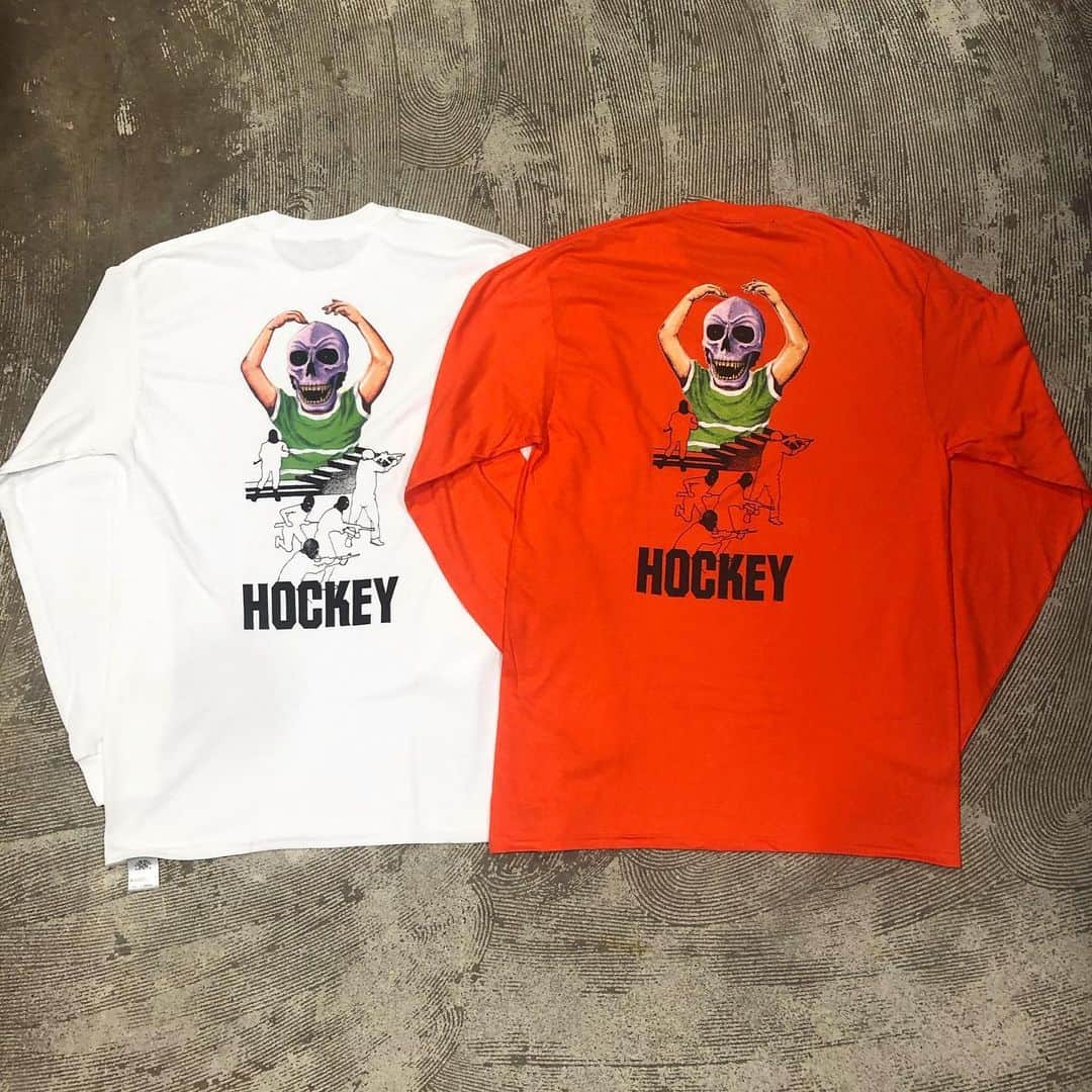 スケートボードのカリフォルニアストリートさんのインスタグラム写真 - (スケートボードのカリフォルニアストリートInstagram)「HOCKEY からアパレルが入荷👀 デッキと同じグラフィックのデザインや、ロゴがプリントされたトレーナー、パーカー、Tシャツと長袖Tシャツになります。😎 すぐに売り切れてしまうと思いますのでお早めにどうぞ💁🏻‍♂️ @hockey.eyeswithoutaface #hockeyskateboards #hockeyeyeswithoutaface #skateboard #skateboarding #skater #カリフォルニアストリートスケーター #カリスト #スケートボード #スケボー #スケーター#californiastreet #calst」6月15日 16時25分 - california_street