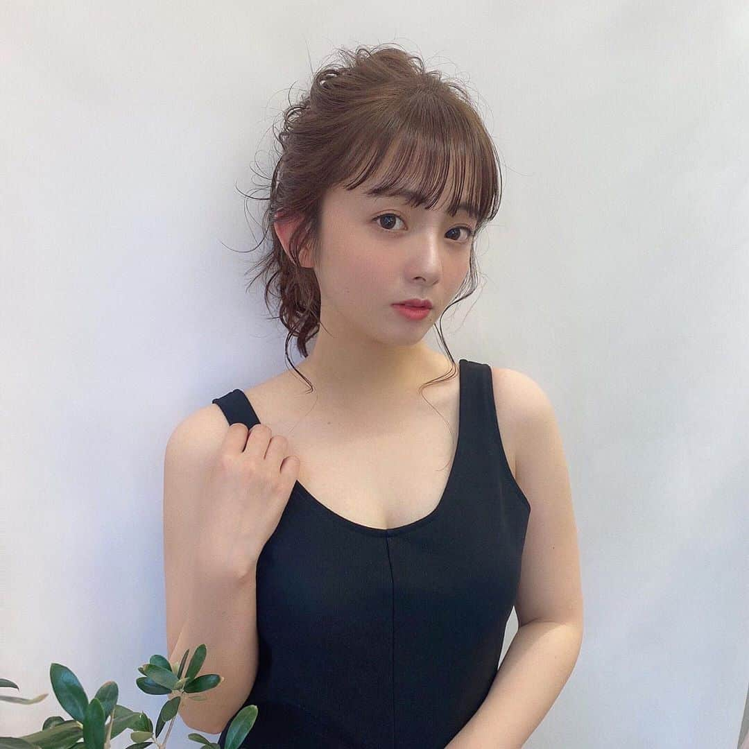 横山紗弓さんのインスタグラム写真 - (横山紗弓Instagram)「ㅤㅤ スクール水着と言われて、 スクール水着にしか見えません🤪🩱 かおぱんが気合入れて作ってくれた お団子ヘアがガーリーでゴージャスで とっても可愛かった♡ #福岡 #福岡女子 #福岡美容室 #今泉美容室 #ヘアカラー #夏カラー #夏メイク #お団子ヘア #ヘアアレンジ」6月15日 16時25分 - 1129sym