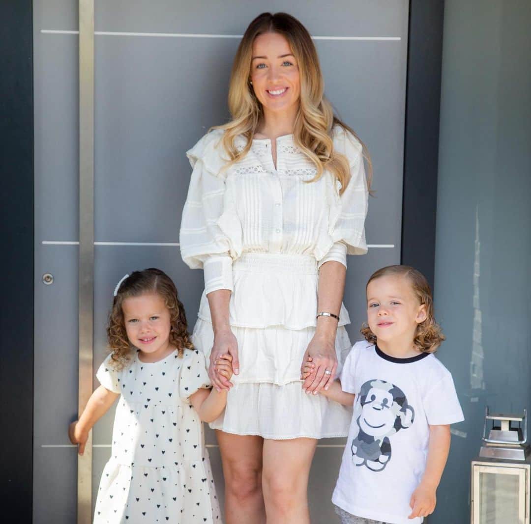 のインスタグラム：「Happy Birthday to our Queen, my best friend, the best mommy to our children and our World ❤️ Love you Wifey x」